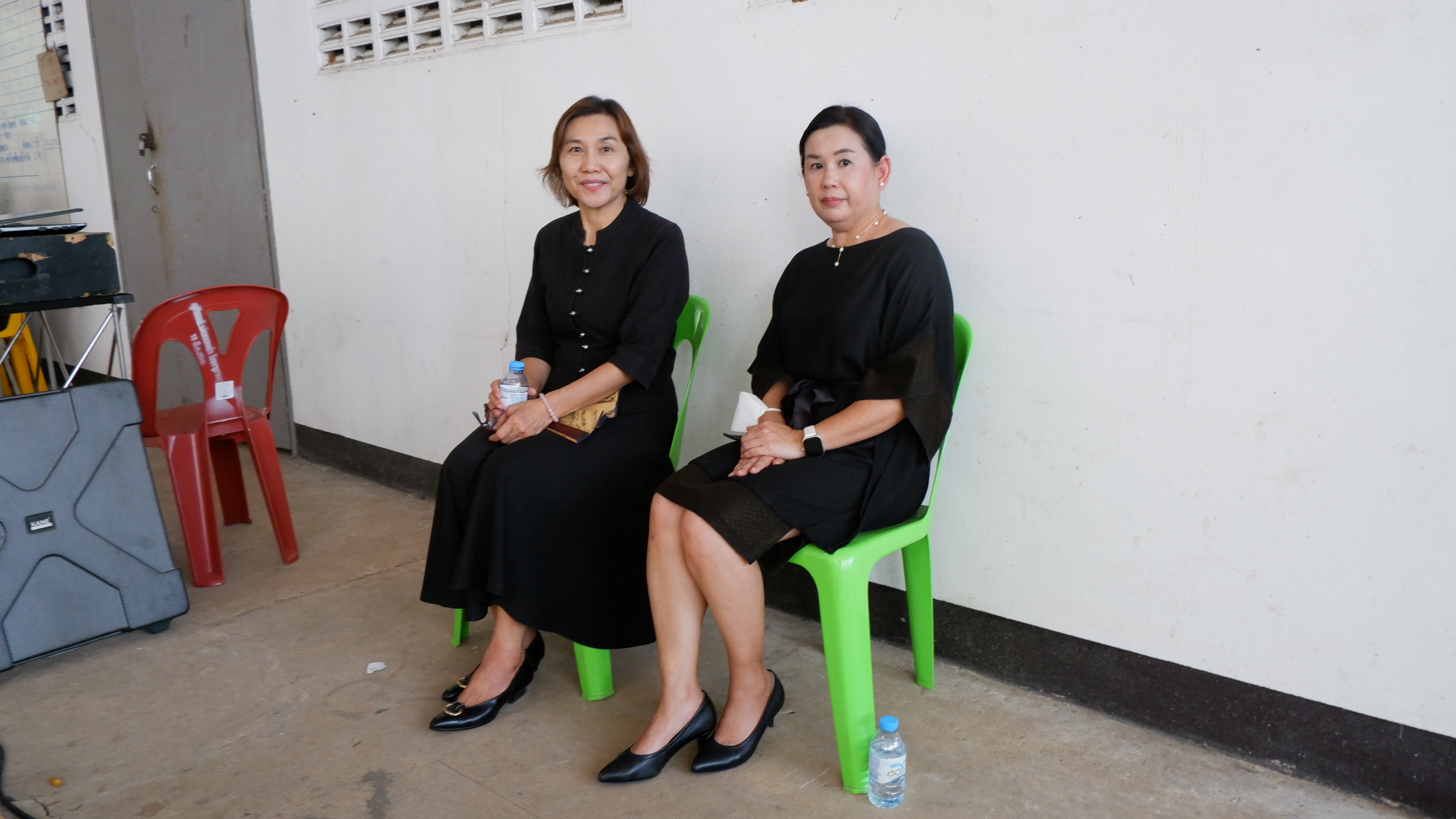 ? พช.ขอนแก่น : ร่วมงานฌาปนกิจศพ นายศักดา ศิริสมบัติ ตำแหน่ง พนักงานขับรถ สังกัดกลุ่มงานประสานและสนับสนุนการบริหารงานพัฒนาชุมชน สพจ.ขอนแก่น