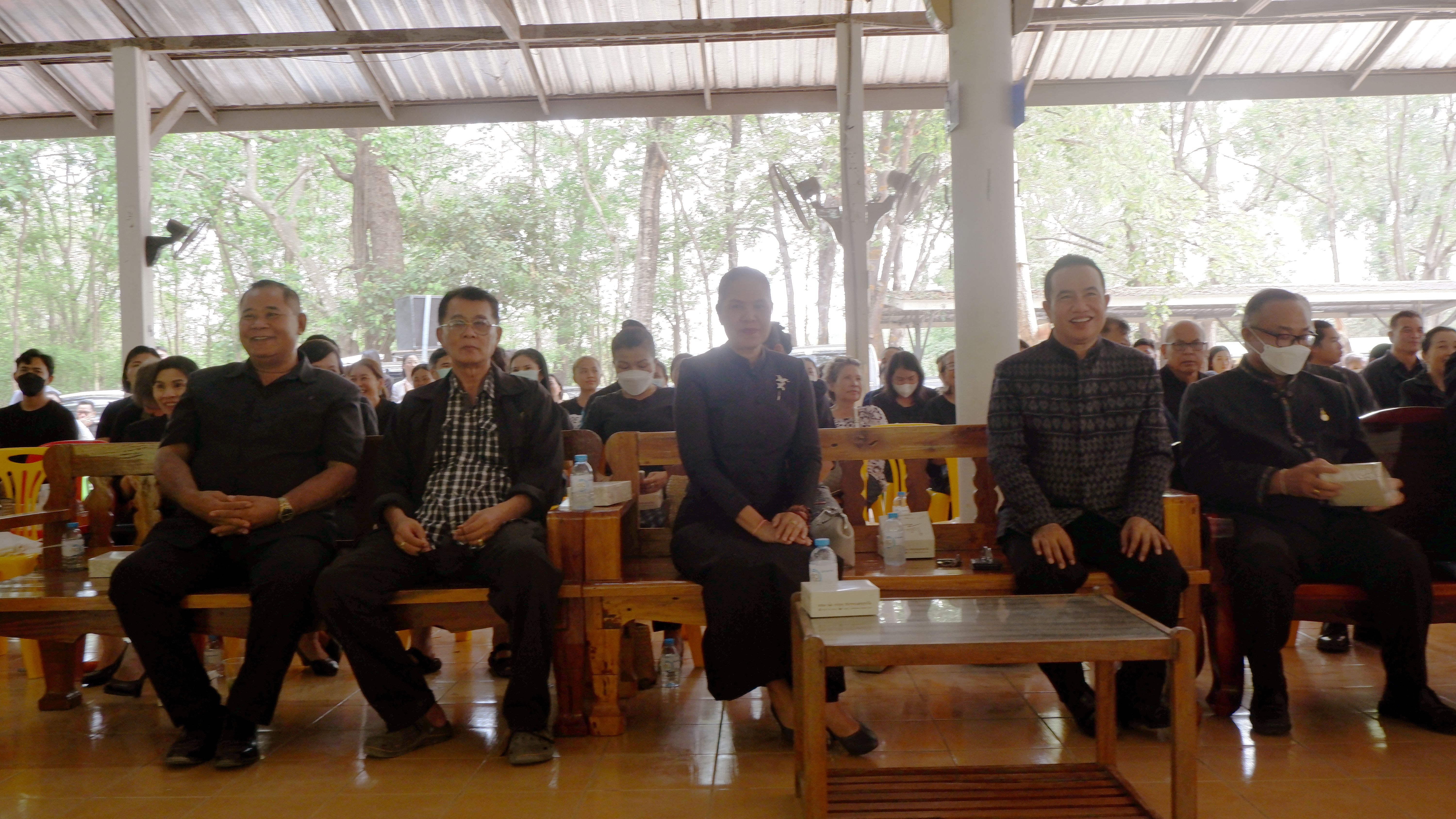 ? พช.ขอนแก่น : ร่วมงานฌาปนกิจศพ นายศักดา ศิริสมบัติ ตำแหน่ง พนักงานขับรถ สังกัดกลุ่มงานประสานและสนับสนุนการบริหารงานพัฒนาชุมชน สพจ.ขอนแก่น