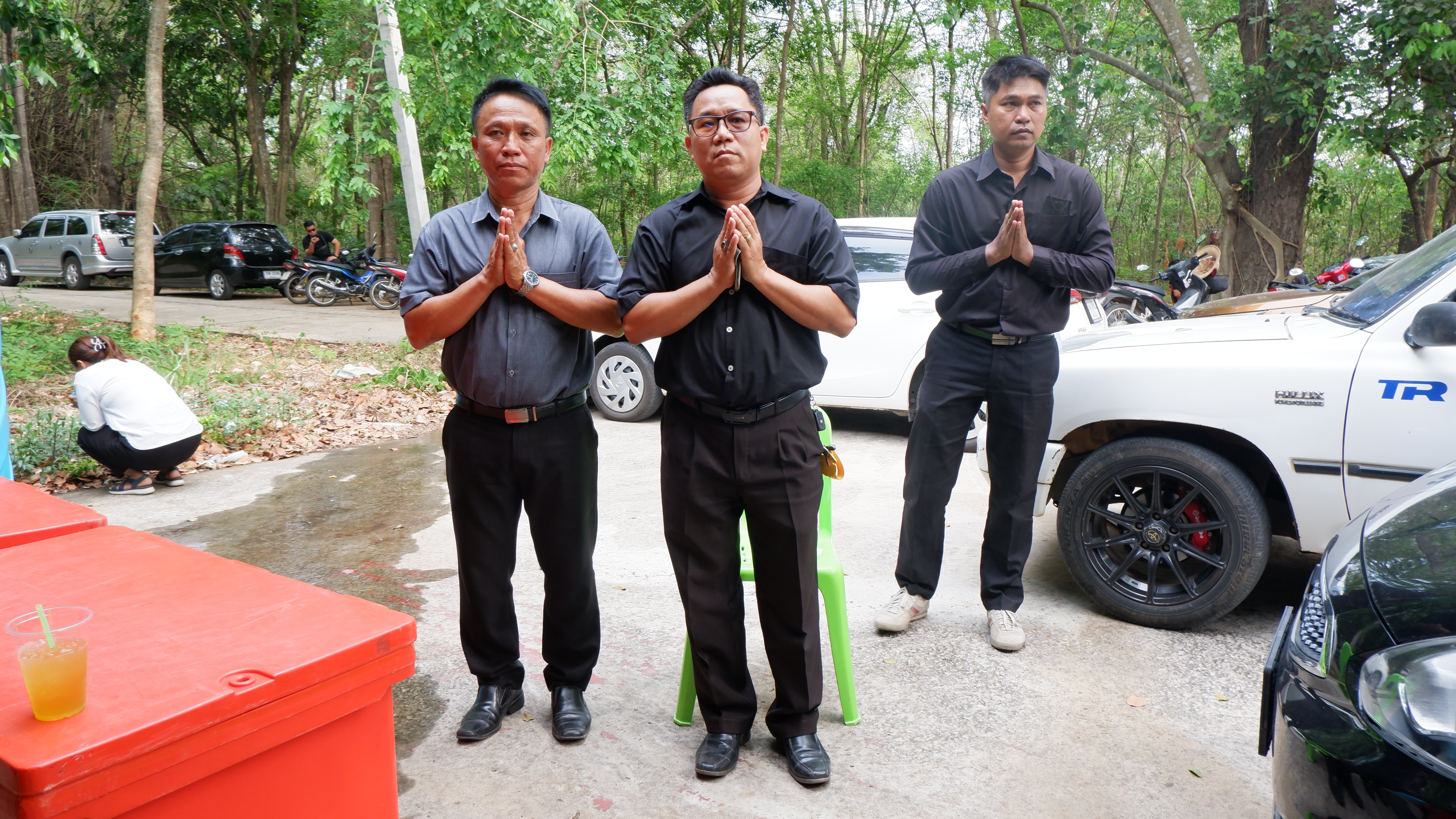 ? พช.ขอนแก่น : ร่วมงานฌาปนกิจศพ นายศักดา ศิริสมบัติ ตำแหน่ง พนักงานขับรถ สังกัดกลุ่มงานประสานและสนับสนุนการบริหารงานพัฒนาชุมชน สพจ.ขอนแก่น