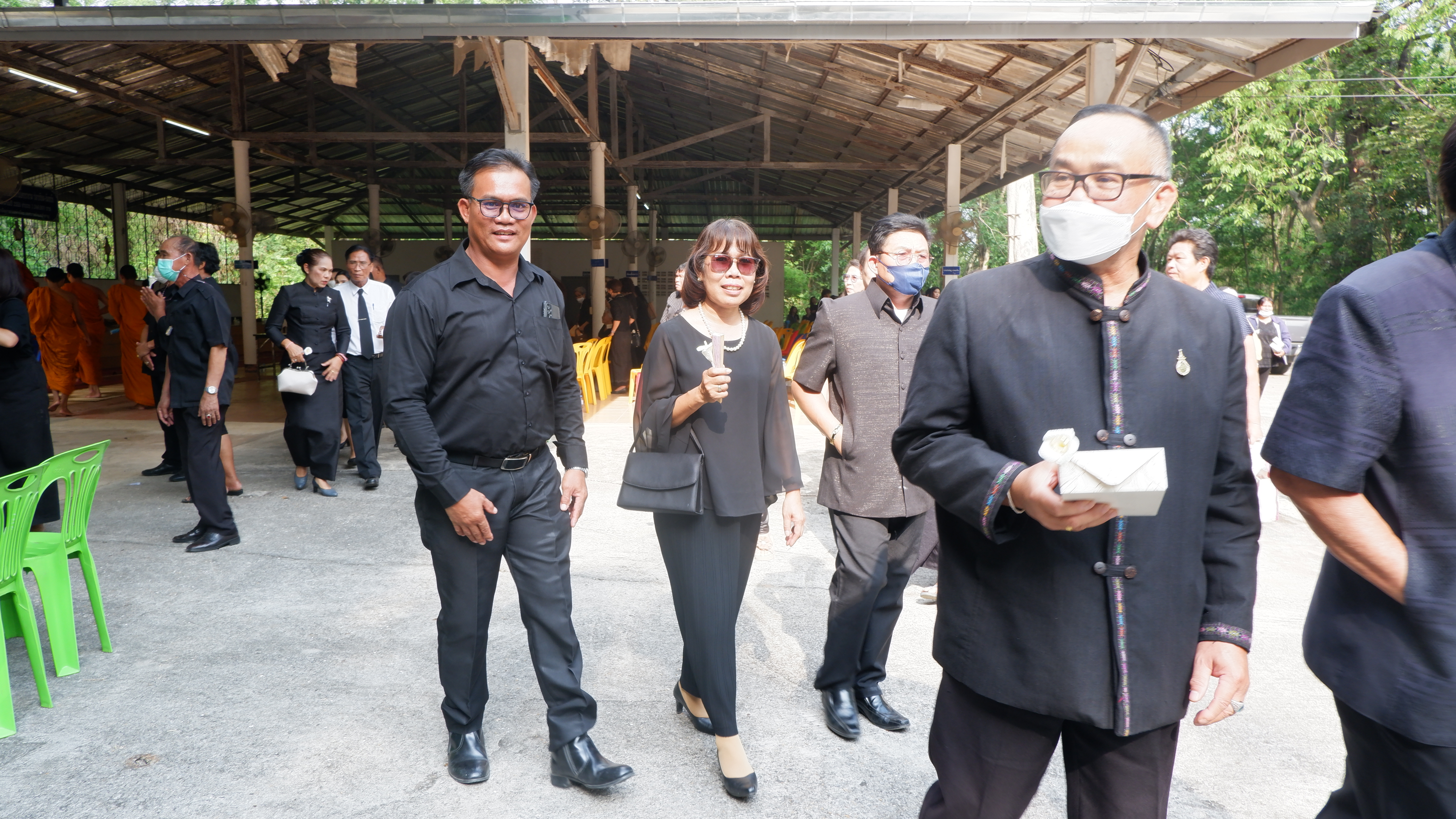 ? พช.ขอนแก่น : ร่วมงานฌาปนกิจศพ นายศักดา ศิริสมบัติ ตำแหน่ง พนักงานขับรถ สังกัดกลุ่มงานประสานและสนับสนุนการบริหารงานพัฒนาชุมชน สพจ.ขอนแก่น
