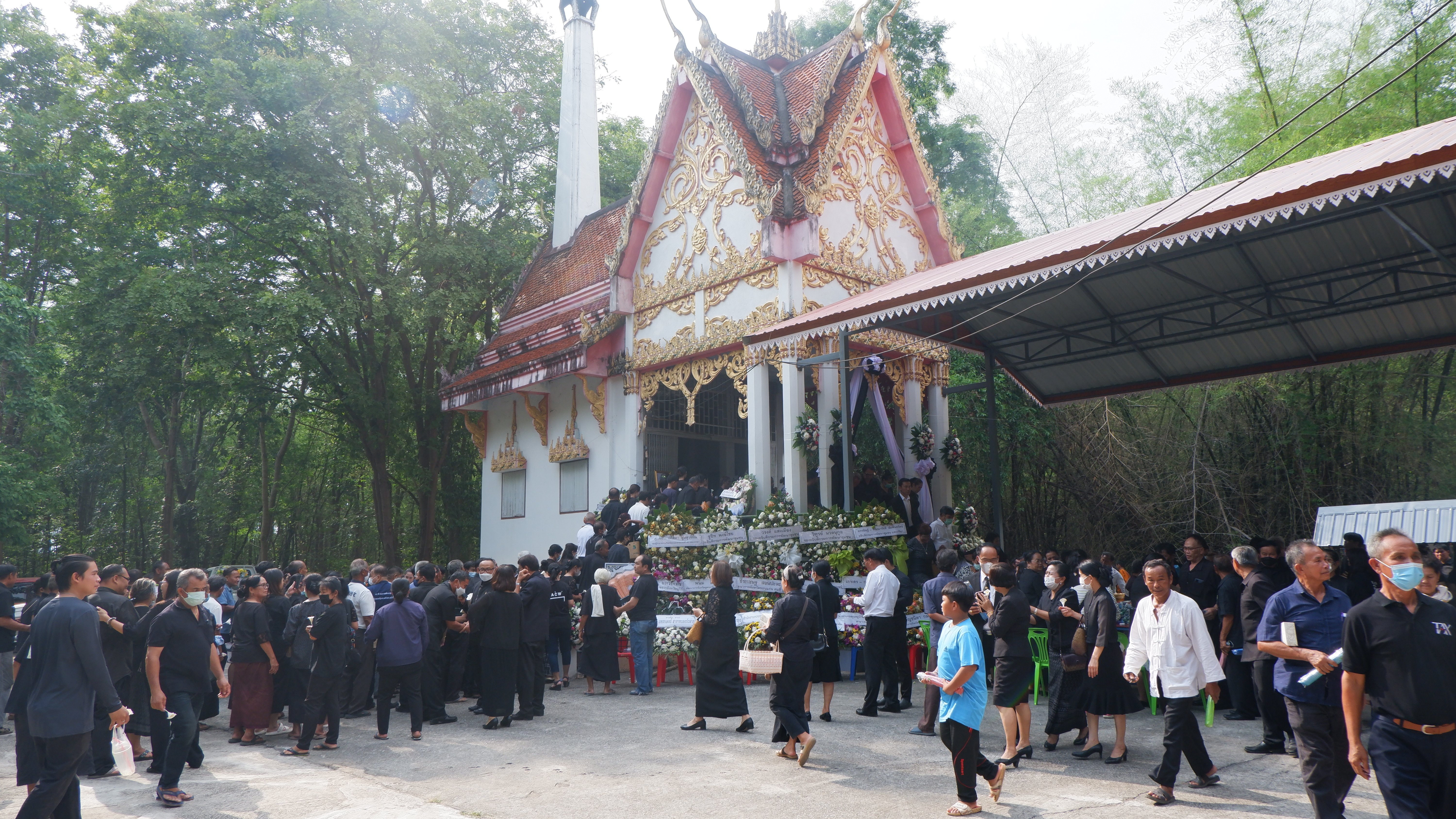 ? พช.ขอนแก่น : ร่วมงานฌาปนกิจศพ นายศักดา ศิริสมบัติ ตำแหน่ง พนักงานขับรถ สังกัดกลุ่มงานประสานและสนับสนุนการบริหารงานพัฒนาชุมชน สพจ.ขอนแก่น