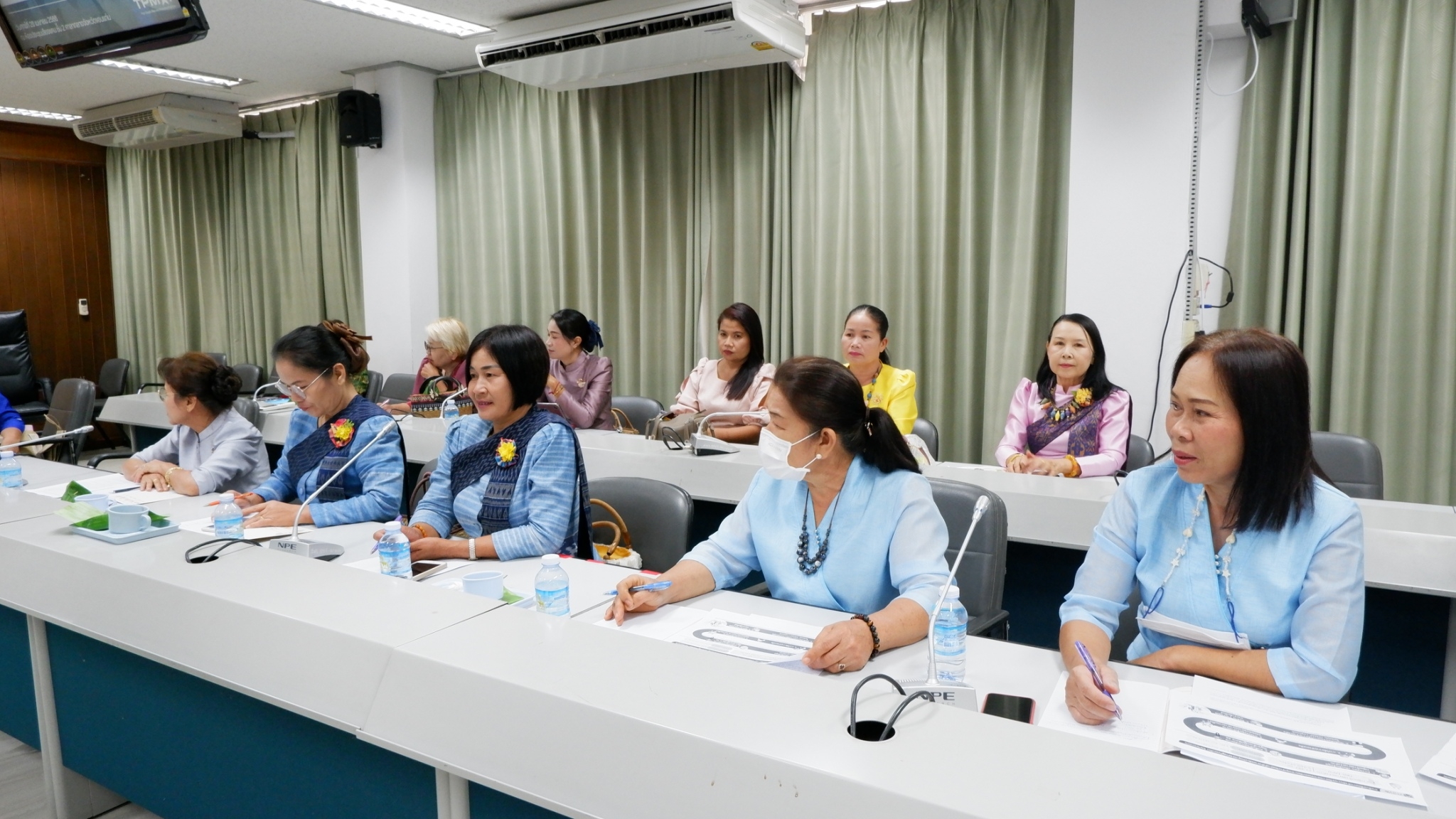 ? พช.ขอนแก่น : ประชุมเชิงปฏิบัติการคณะกรรมการพัฒนาสตรีจังหวัดขับเคลื่อนการขจัดความยากจน