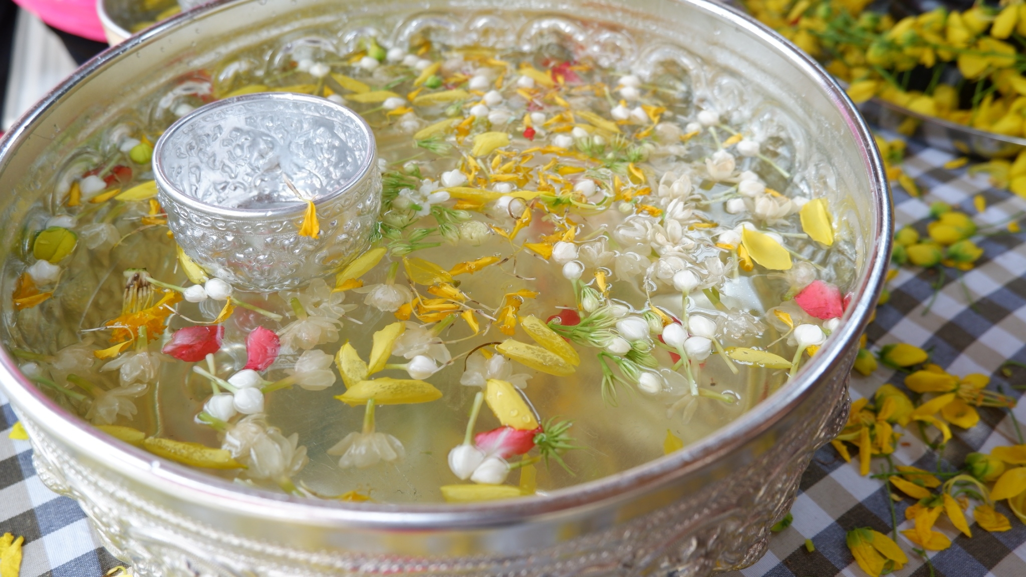 ? พช.ขอนแก่น : รดน้ำ ขอพร เนื่องในวันสงกรานต์ ประจำปี 2566