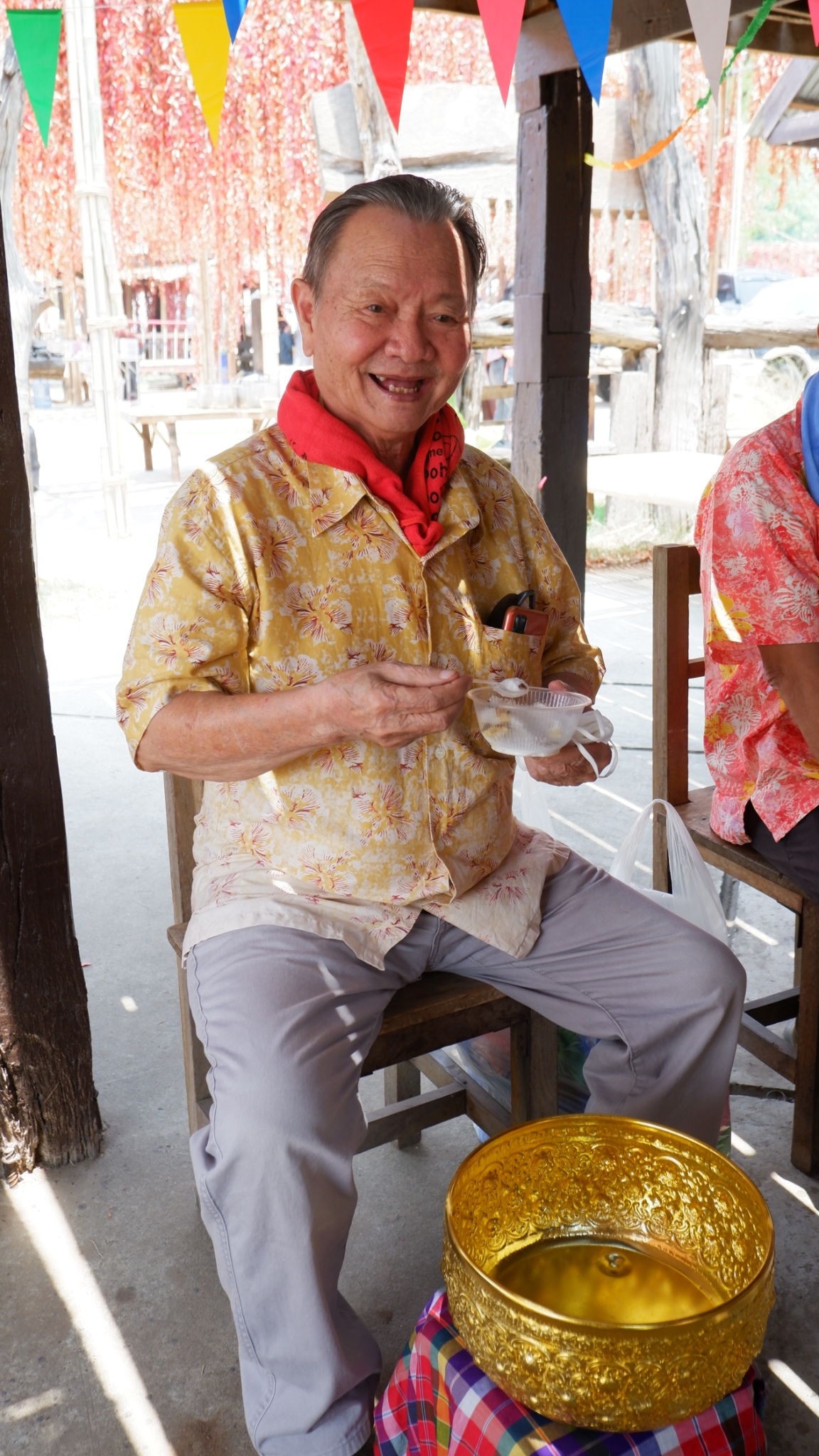 ? พช.ขอนแก่น : รดน้ำ ขอพร เนื่องในวันสงกรานต์ ประจำปี 2566