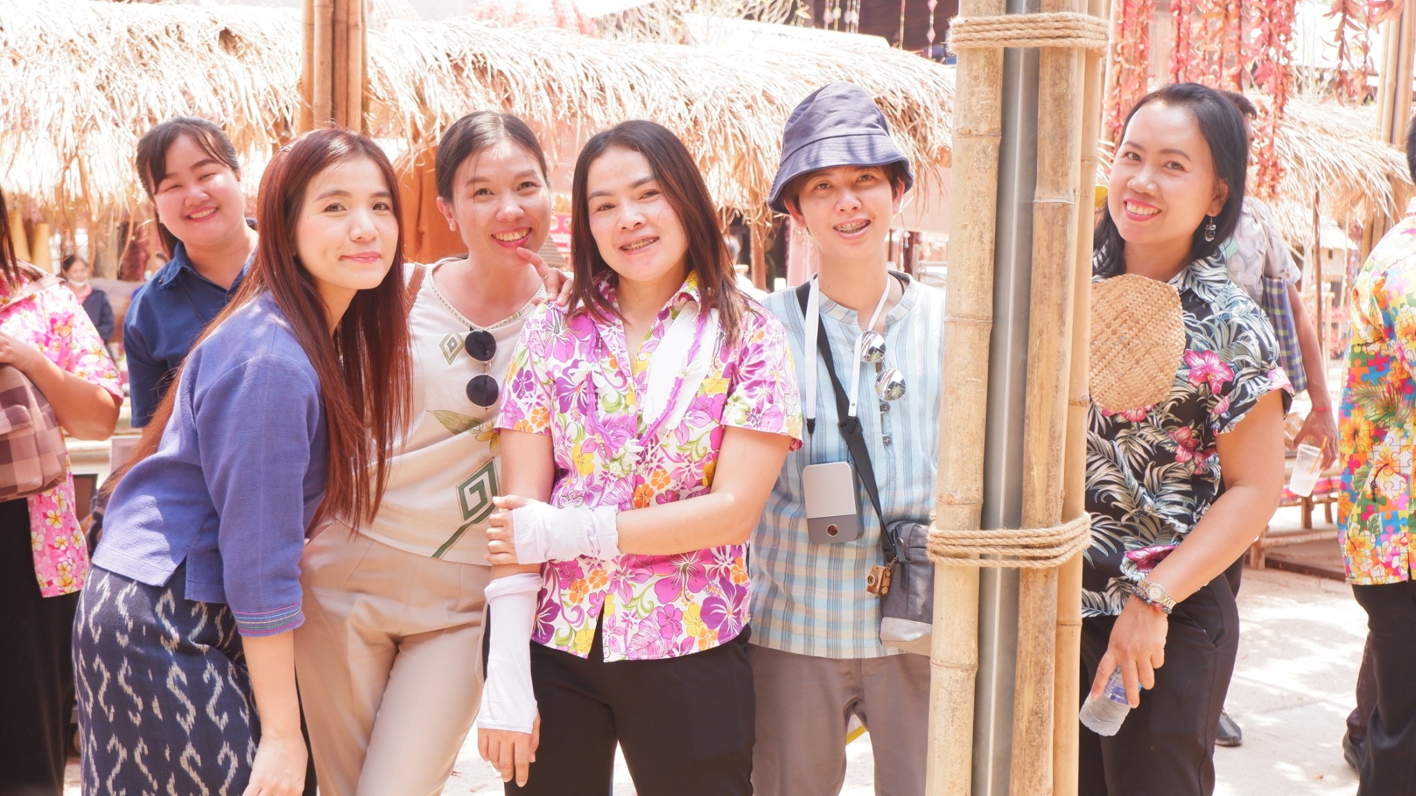 ? พช.ขอนแก่น : รดน้ำ ขอพร เนื่องในวันสงกรานต์ ประจำปี 2566
