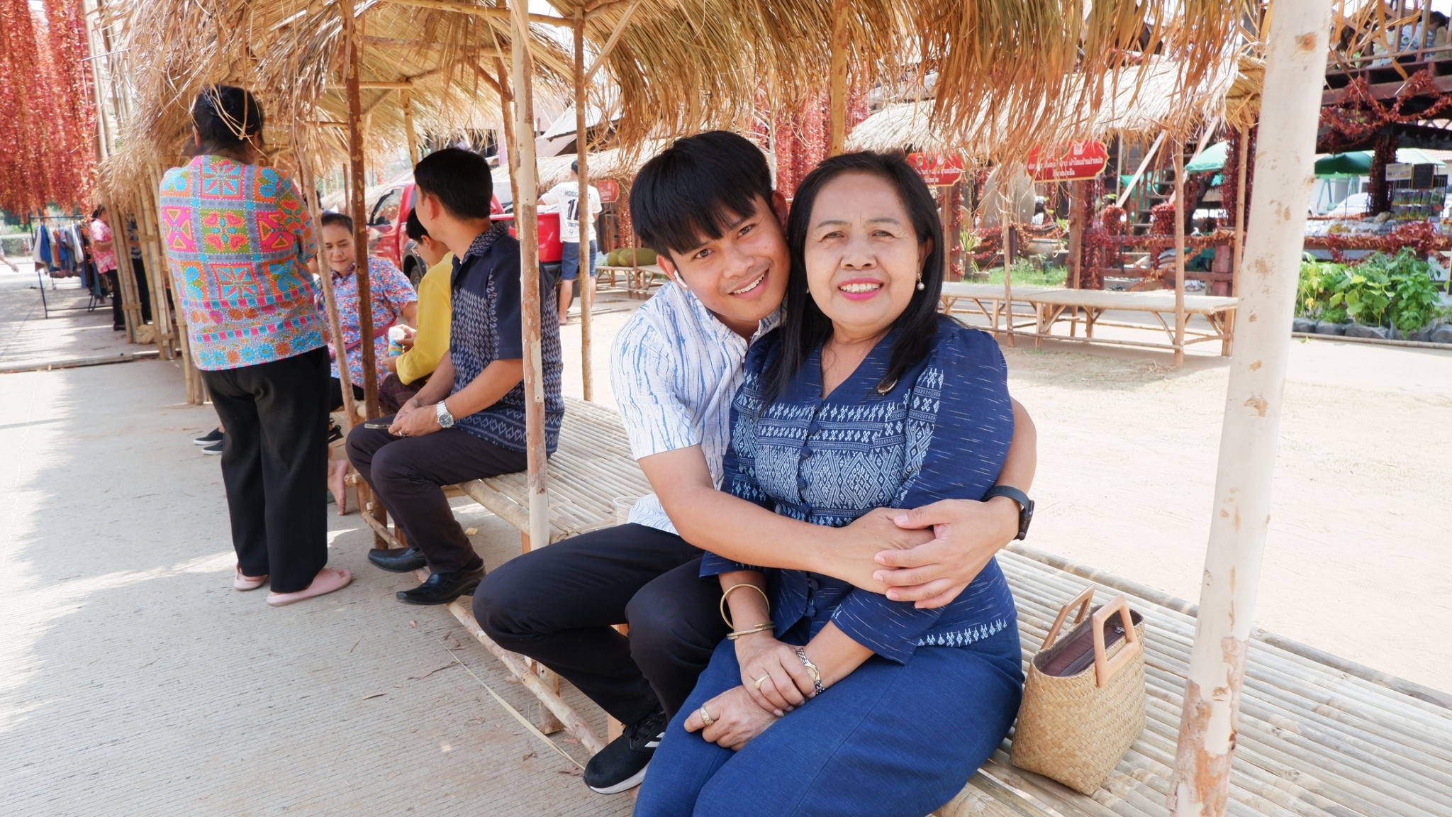 ? พช.ขอนแก่น : รดน้ำ ขอพร เนื่องในวันสงกรานต์ ประจำปี 2566