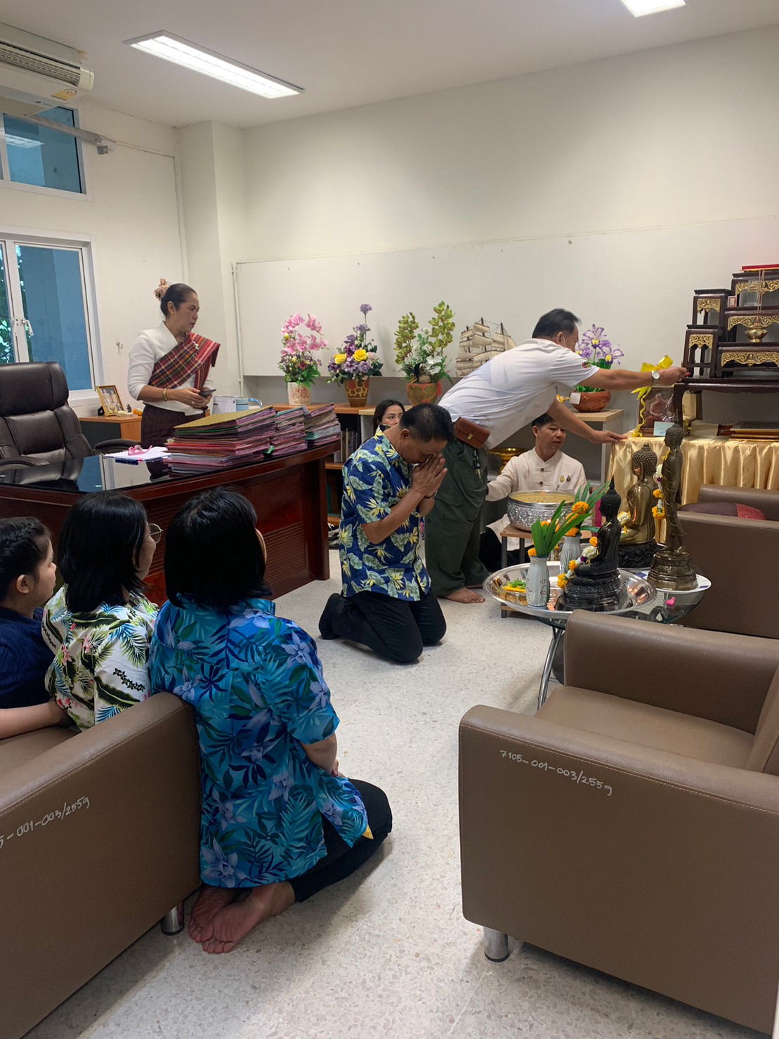 ? พช.ขอนแก่น : สืบสานประเพณีสงกรานต์ 2566 “สรงน้ำพระ รดน้ำดำหัว ขอพรผู้ใหญ่