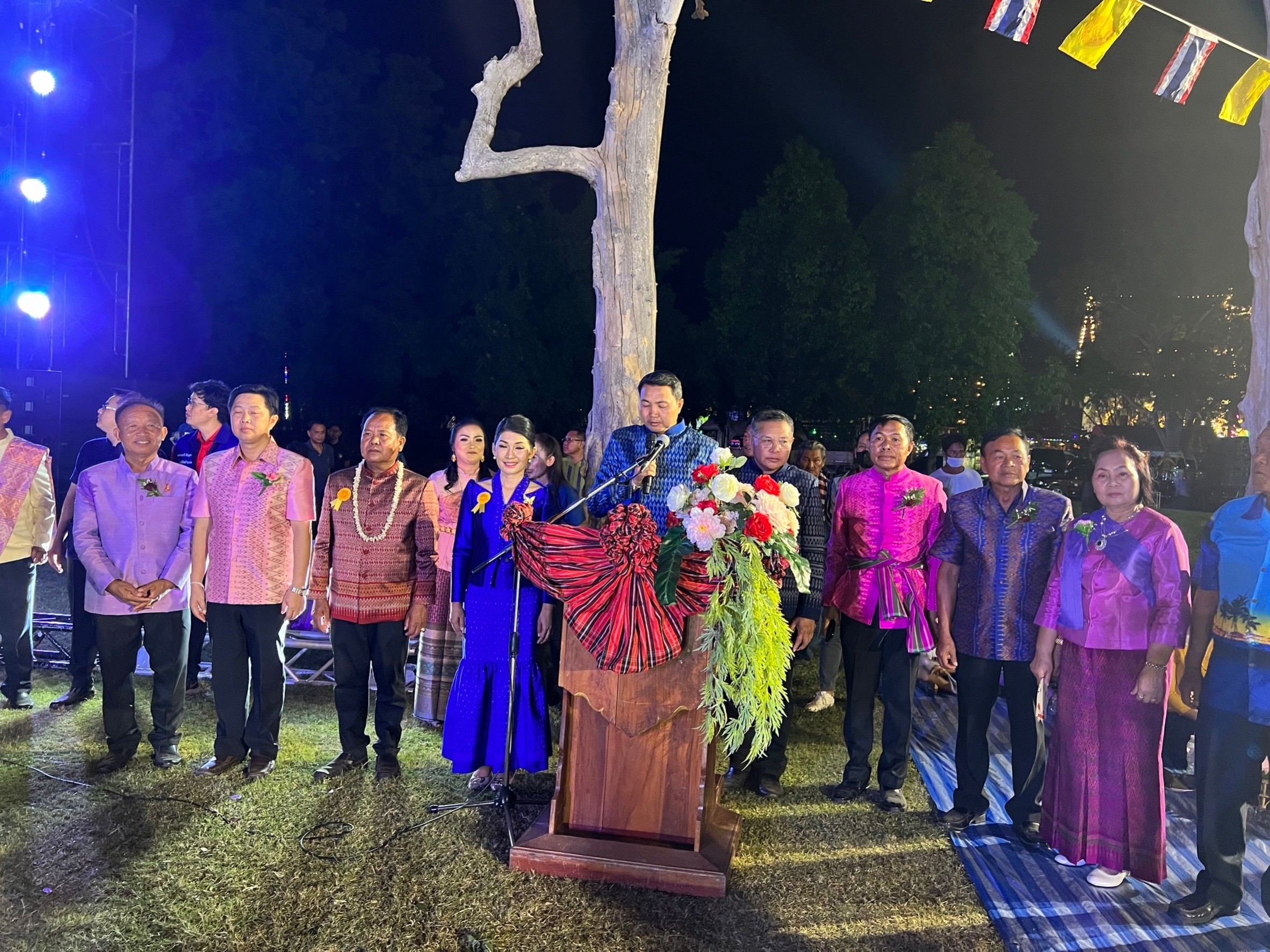 ?พช.ขอนแก่น : ร่วมงานศิวะราตรี ปูชะนียาลัย ปราสาทเปือยน้อย ชม ชิม ช้อป สินค้าOTOP อำเภอเปือยน้อย