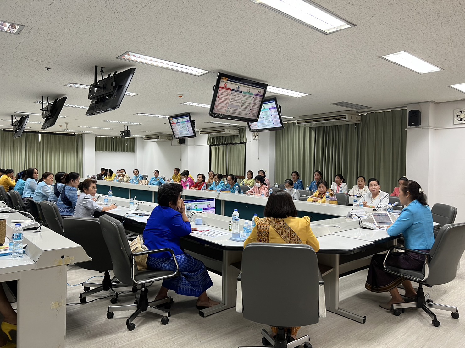 ? พช.ขอนแก่น : ประชุมเชิงปฏิบัติการคณะกรรมการพัฒนาสตรีจังหวัดขับเคลื่อนการขจัดความยากจน
