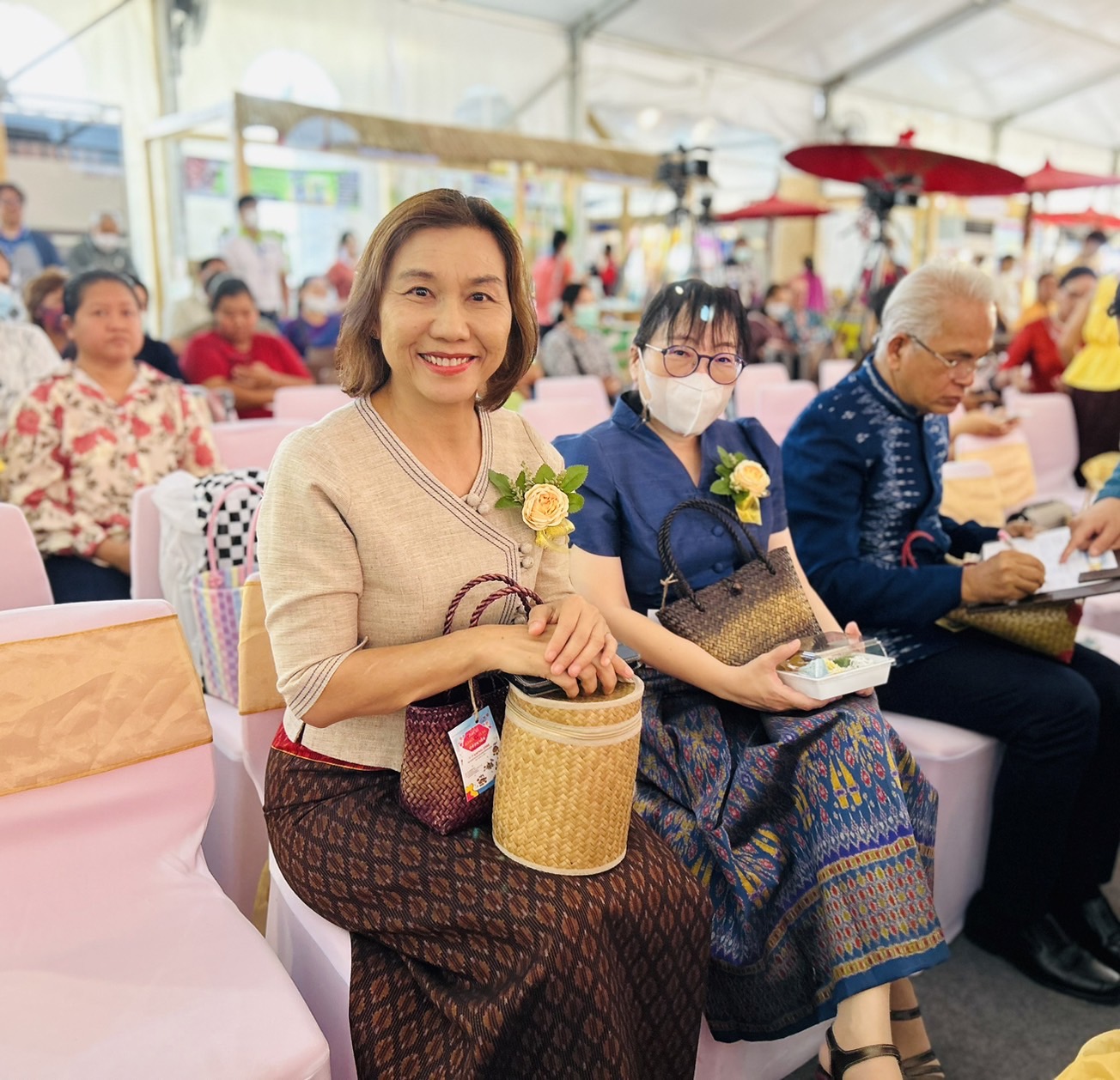 ? พช.ขอนแก่น : ร่วมพิธีเปิดงาน “เสน่ห์วิถีของดี 4 ภาค@ขอนแก่น” ต้อนรับเทศกาลสงกรานต์ กระตุ้นเศรษฐกิจภูมิภาค