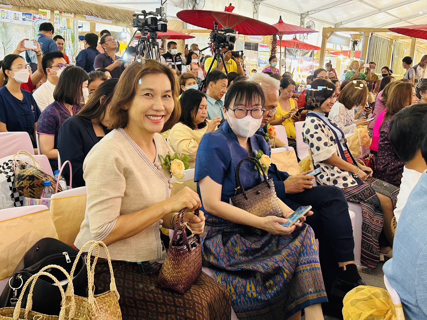 ? พช.ขอนแก่น : ร่วมพิธีเปิดงาน “เสน่ห์วิถีของดี 4 ภาค@ขอนแก่น” ต้อนรับเทศกาลสงกรานต์ กระตุ้นเศรษฐกิจภูมิภาค