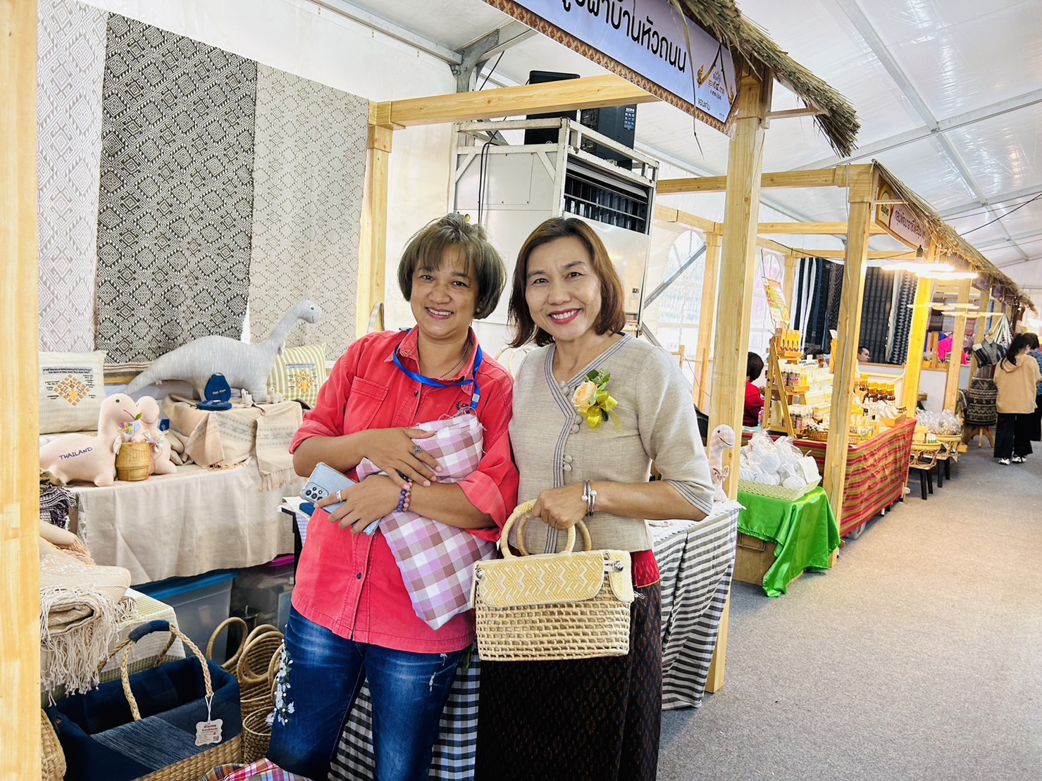 ? พช.ขอนแก่น : ร่วมพิธีเปิดงาน “เสน่ห์วิถีของดี 4 ภาค@ขอนแก่น” ต้อนรับเทศกาลสงกรานต์ กระตุ้นเศรษฐกิจภูมิภาค