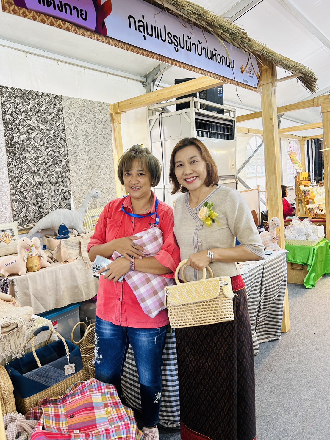 ? พช.ขอนแก่น : ร่วมพิธีเปิดงาน “เสน่ห์วิถีของดี 4 ภาค@ขอนแก่น” ต้อนรับเทศกาลสงกรานต์ กระตุ้นเศรษฐกิจภูมิภาค