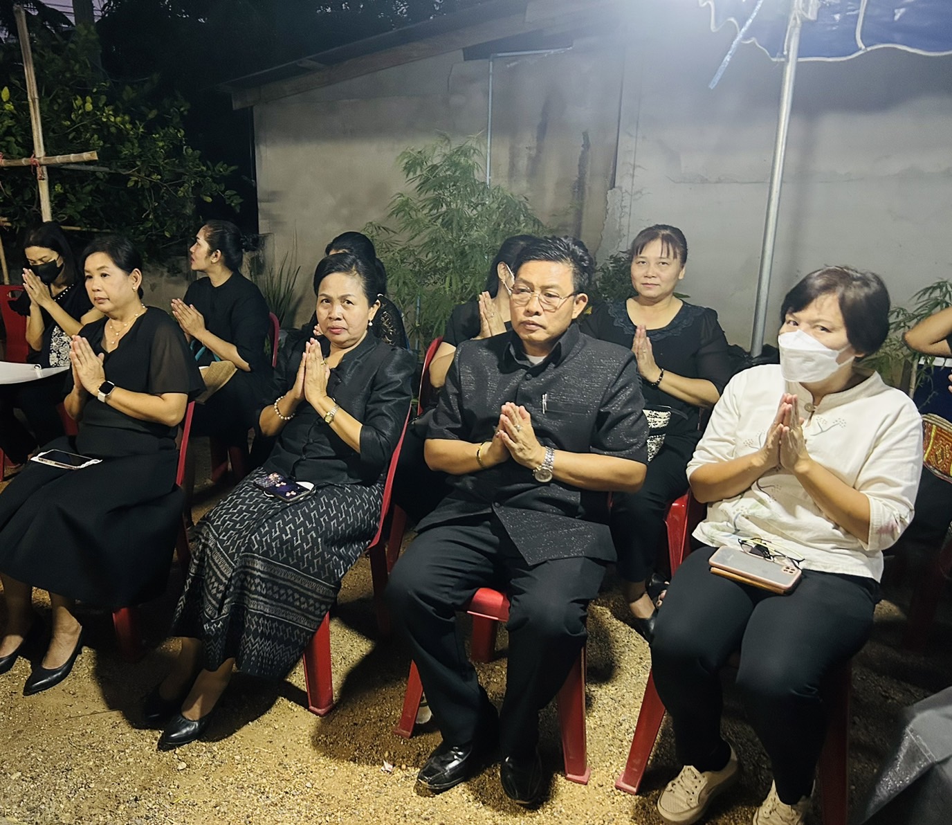 ? พช.ขอนแก่น : ร่วมเป็นเจ้าภาพฟังสวดพระอภิธรรม นางพิมพา ศรีคันธะรักษ์ มารดาของนางสาวศิริพร กาวะโล นักจัดการงานทั่วไป สพจ.ขอนแก่น