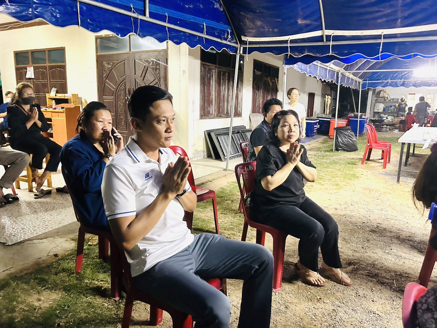 ? พช.ขอนแก่น : ร่วมเป็นเจ้าภาพฟังสวดพระอภิธรรม นางพิมพา ศรีคันธะรักษ์ มารดาของนางสาวศิริพร กาวะโล นักจัดการงานทั่วไป สพจ.ขอนแก่น