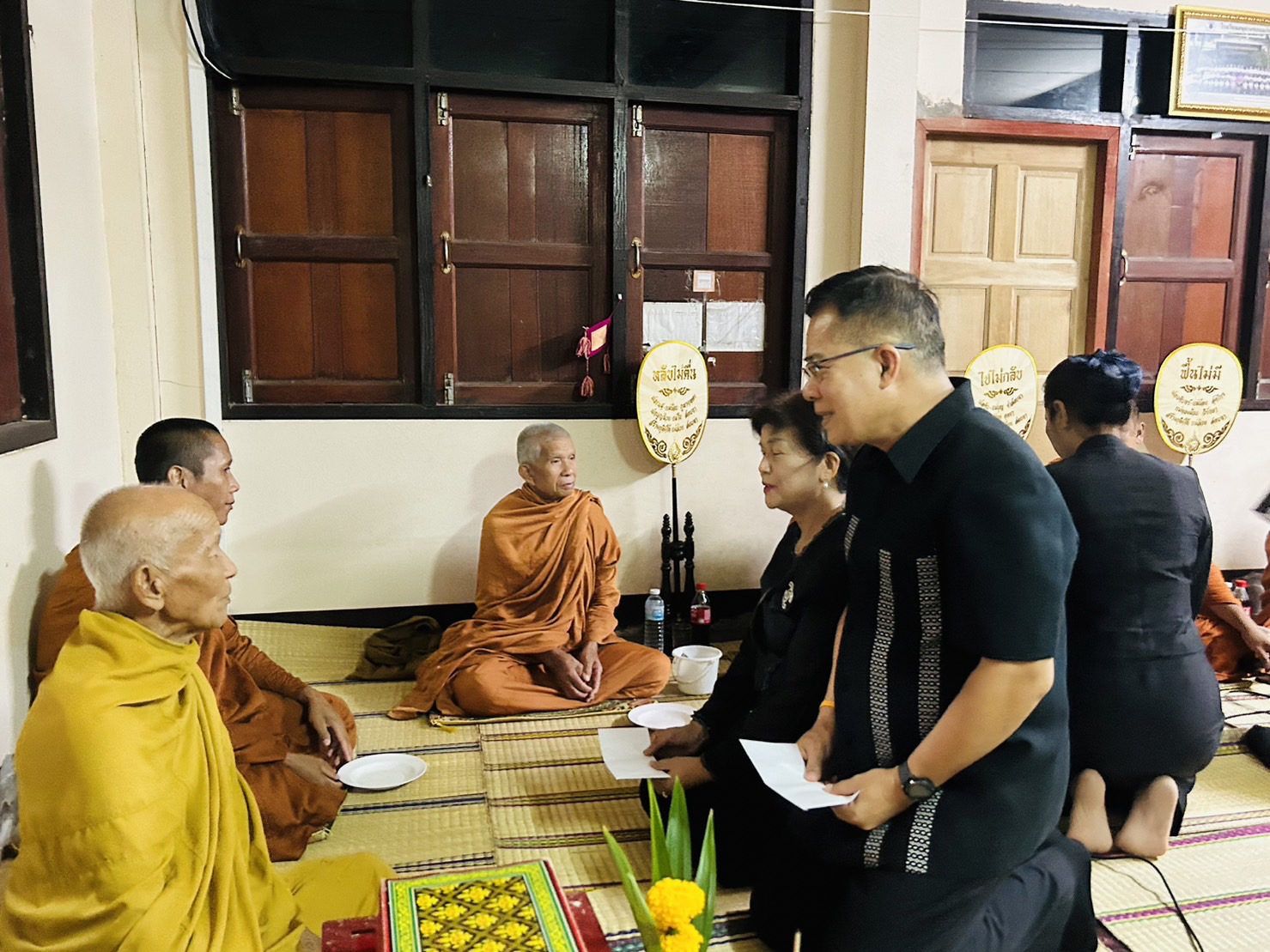 ? พช.ขอนแก่น : ร่วมเป็นเจ้าภาพฟังสวดพระอภิธรรม นางพิมพา ศรีคันธะรักษ์ มารดาของนางสาวศิริพร กาวะโล นักจัดการงานทั่วไป สพจ.ขอนแก่น