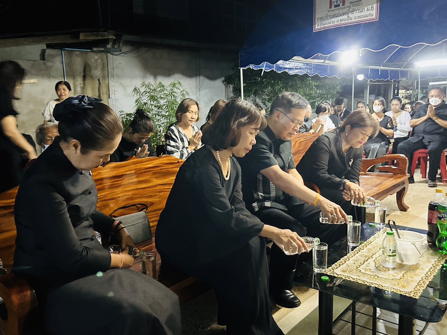 ? พช.ขอนแก่น : ร่วมเป็นเจ้าภาพฟังสวดพระอภิธรรม นางพิมพา ศรีคันธะรักษ์ มารดาของนางสาวศิริพร กาวะโล นักจัดการงานทั่วไป สพจ.ขอนแก่น