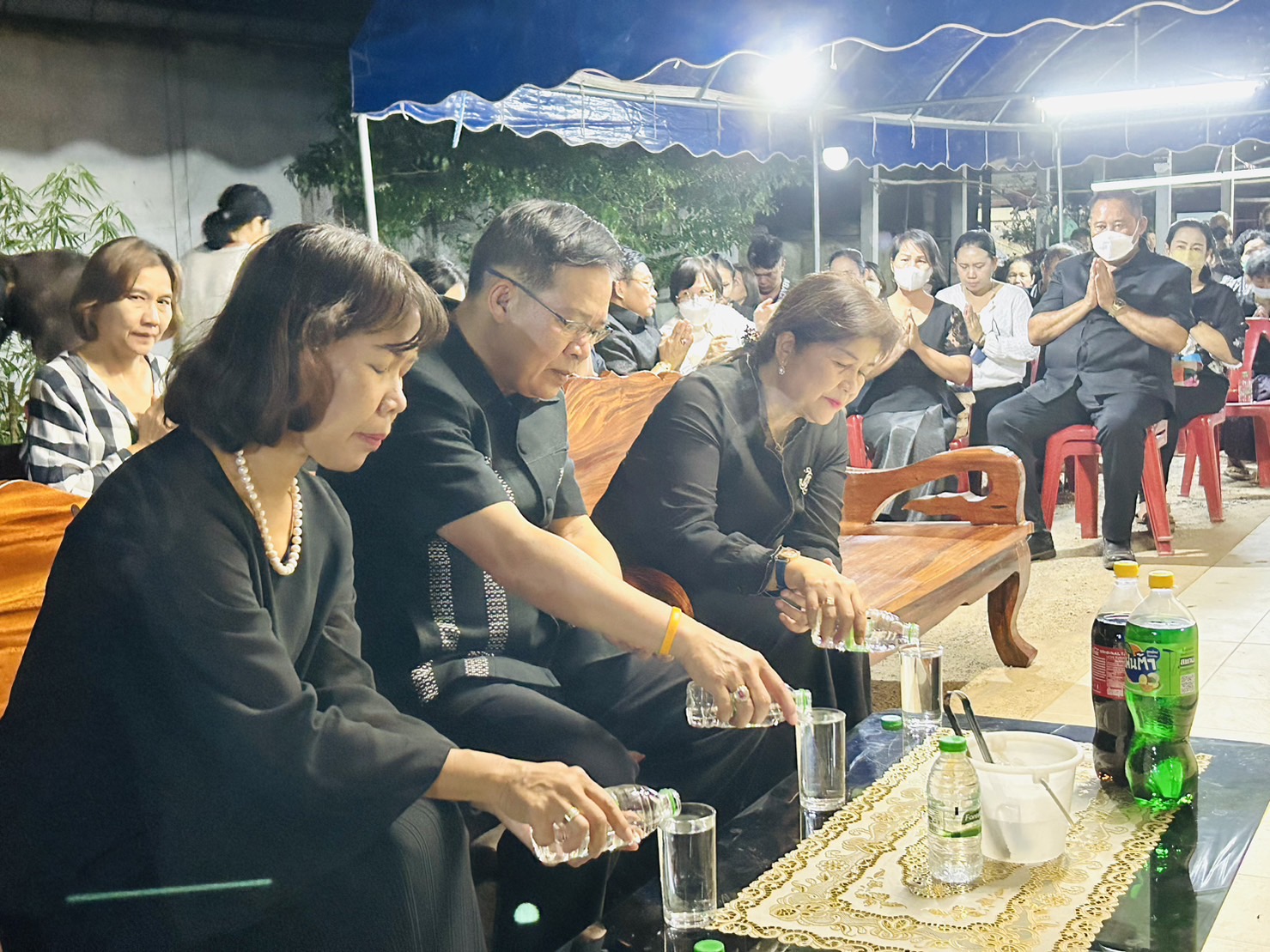 ? พช.ขอนแก่น : ร่วมเป็นเจ้าภาพฟังสวดพระอภิธรรม นางพิมพา ศรีคันธะรักษ์ มารดาของนางสาวศิริพร กาวะโล นักจัดการงานทั่วไป สพจ.ขอนแก่น