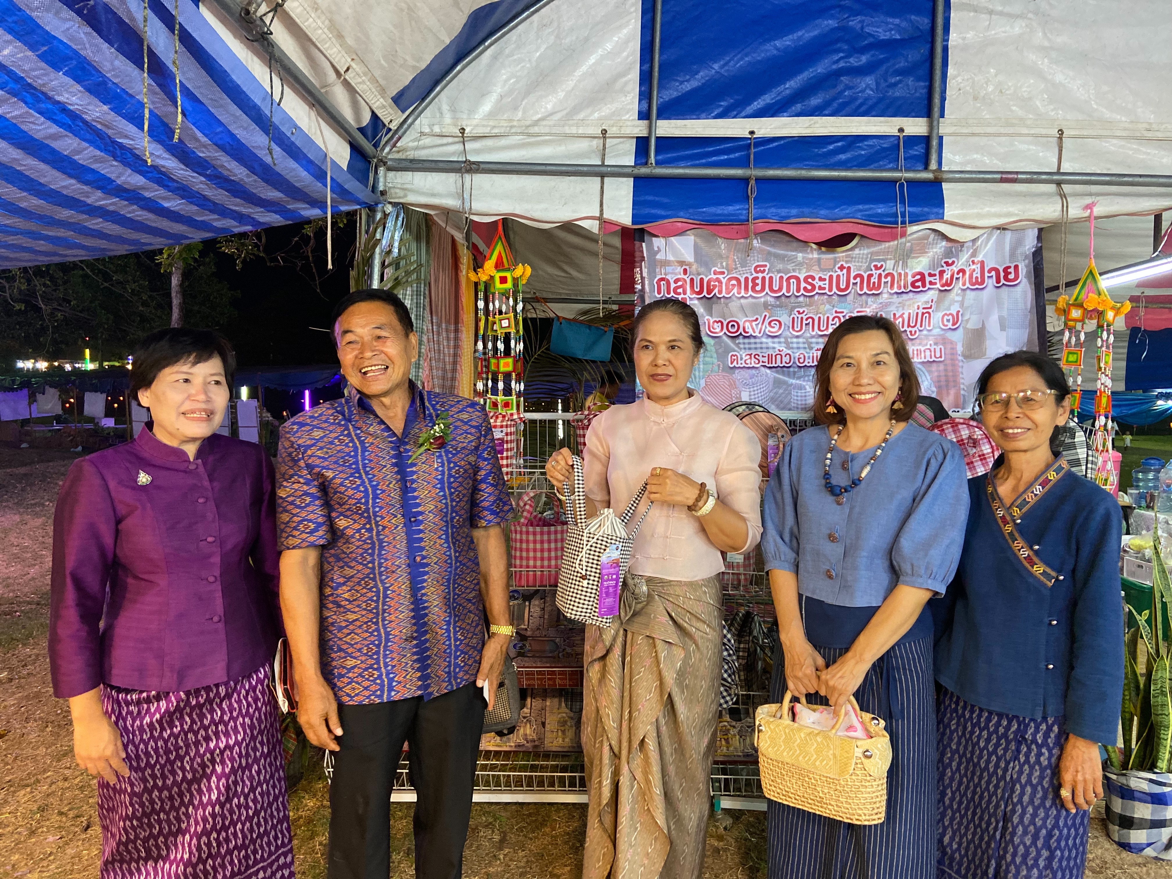 ?พช.ขอนแก่น : ร่วมงานศิวะราตรี ปูชะนียาลัย ปราสาทเปือยน้อย ชม ชิม ช้อป สินค้าOTOP อำเภอเปือยน้อย
