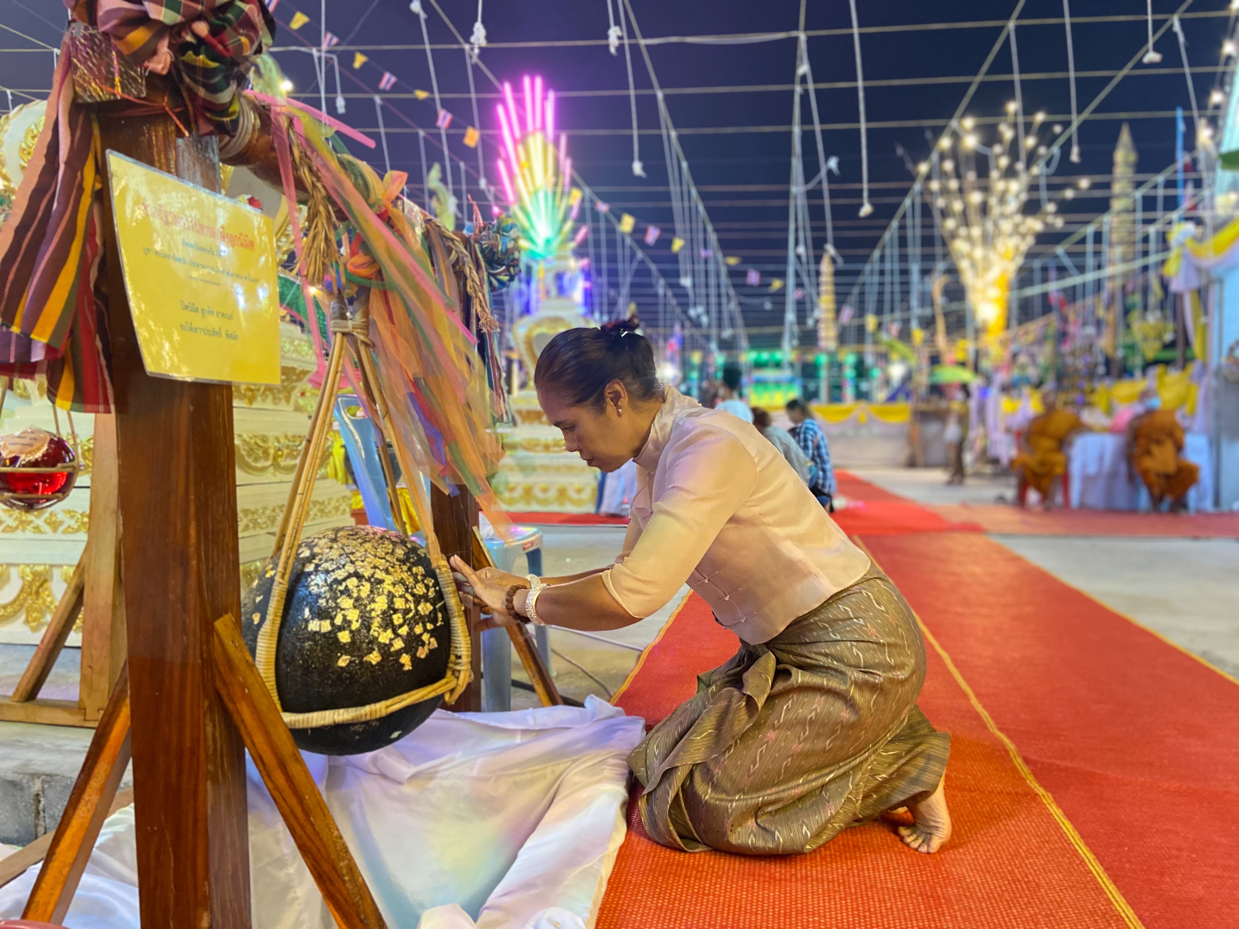 ?พช.ขอนแก่น : ร่วมงานศิวะราตรี ปูชะนียาลัย ปราสาทเปือยน้อย ชม ชิม ช้อป สินค้าOTOP อำเภอเปือยน้อย