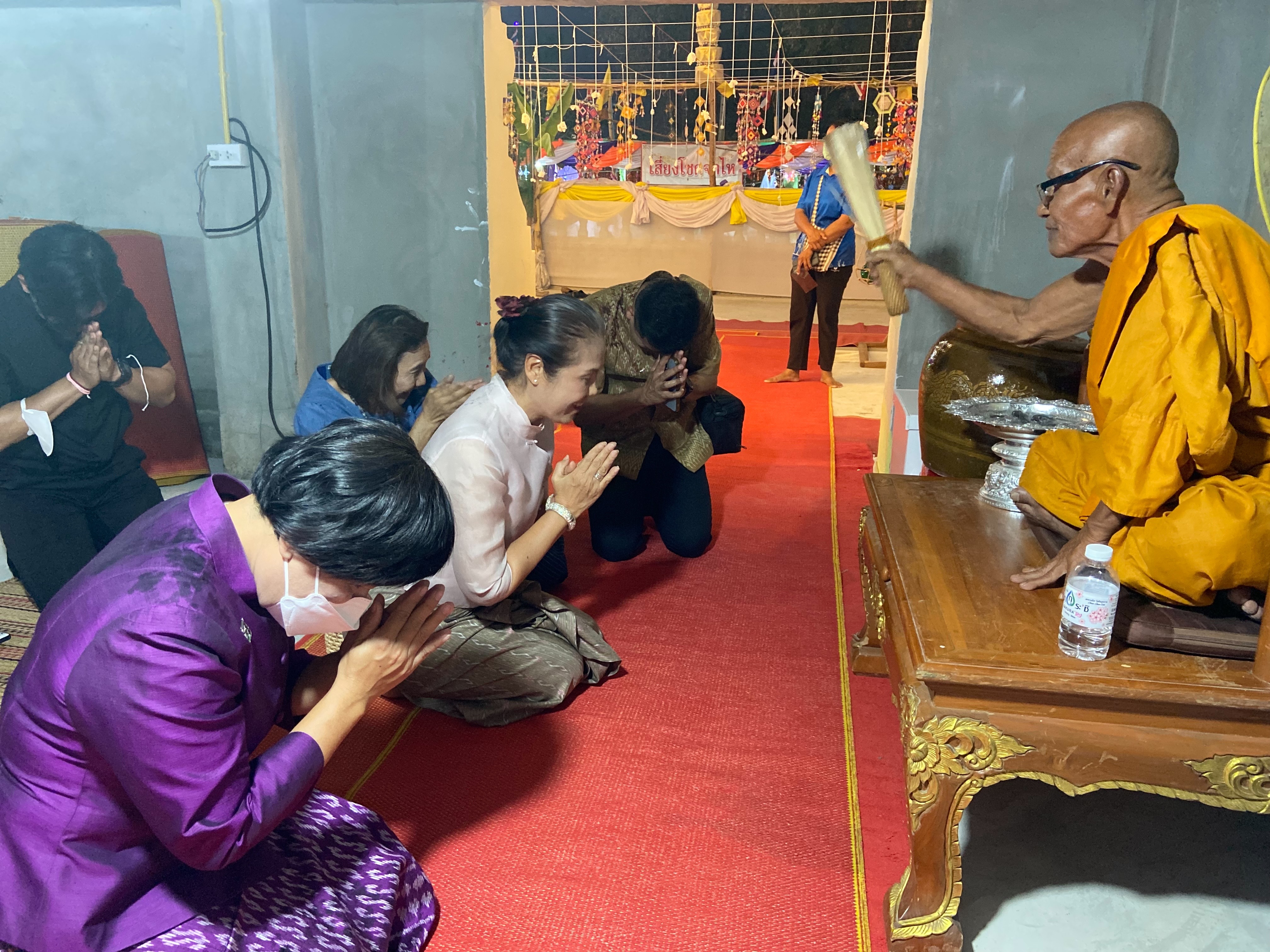 ?พช.ขอนแก่น : ร่วมงานศิวะราตรี ปูชะนียาลัย ปราสาทเปือยน้อย ชม ชิม ช้อป สินค้าOTOP อำเภอเปือยน้อย