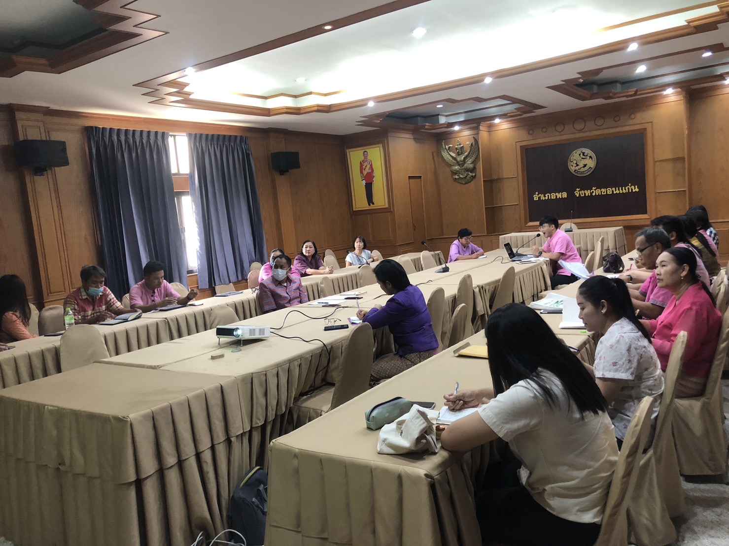 ? พช.ขอนแก่น : จัดประชุมชักซ้อมขับเคลื่อนการดำเนินงานขจัดความยากจนและพัฒนาคนทุกช่วงวัยอย่างยั่งยืนตามหลักปรัชญาของเศรษฐกิจพอเพียง ประจำปี 2566 (โซน3และโซน4)