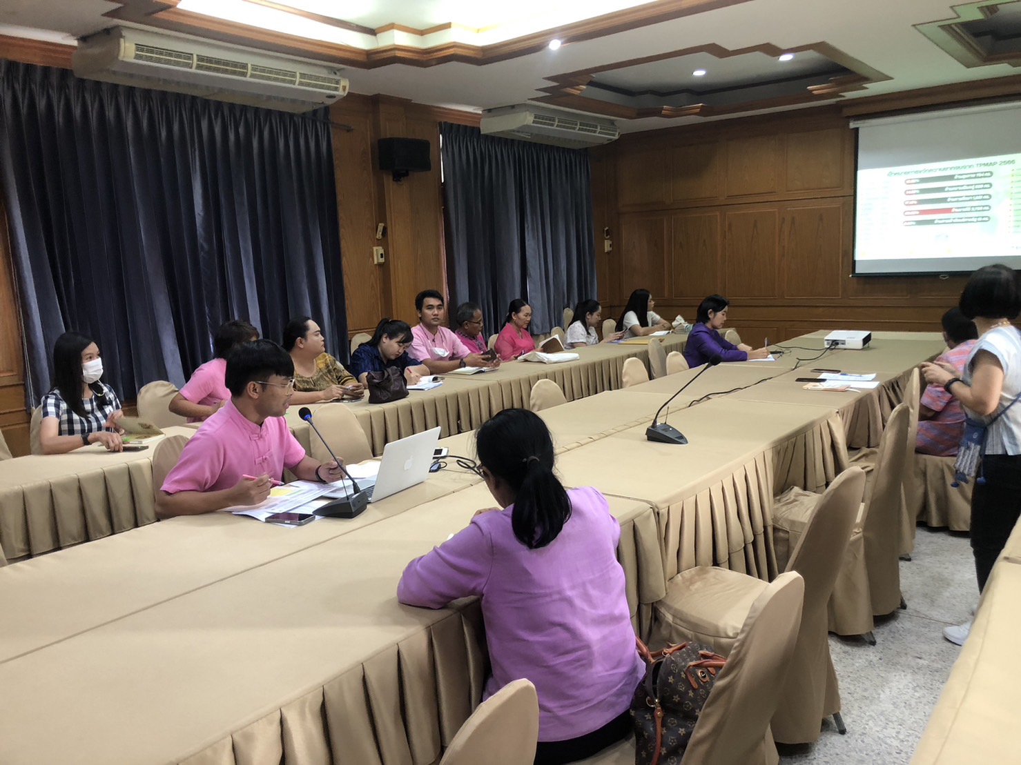 ? พช.ขอนแก่น : จัดประชุมชักซ้อมขับเคลื่อนการดำเนินงานขจัดความยากจนและพัฒนาคนทุกช่วงวัยอย่างยั่งยืนตามหลักปรัชญาของเศรษฐกิจพอเพียง ประจำปี 2566 (โซน3และโซน4)