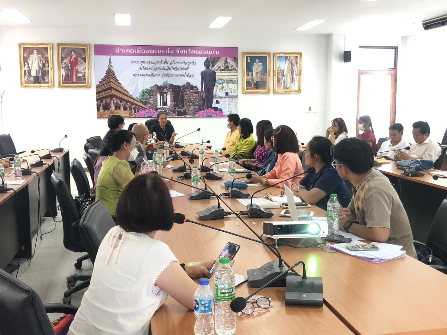 ? พช.ขอนแก่น : จัดประชุมชักซ้อมขับเคลื่อนการดำเนินงานขจัดความยากจนและพัฒนาคนทุกช่วงวัยอย่างยั่งยืนตามหลักปรัชญาของเศรษฐกิจพอเพียง ประจำปี 2566 (โซน1และโซน2)