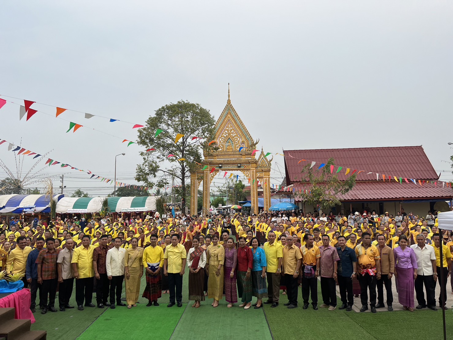 ? พช.ขอนแก่น : ร่วมงานแผ่นดินพระเจ้าใหญ่รวมใจของดีอำเภอซำสูง พิธีรำบวงสรวงองค์หลวงปู่พระเจ้าใหญ่ ณ วัดโพธิ์ชัย บ้านกระนวน อ.ซำสูง จ.ขอนแก่น