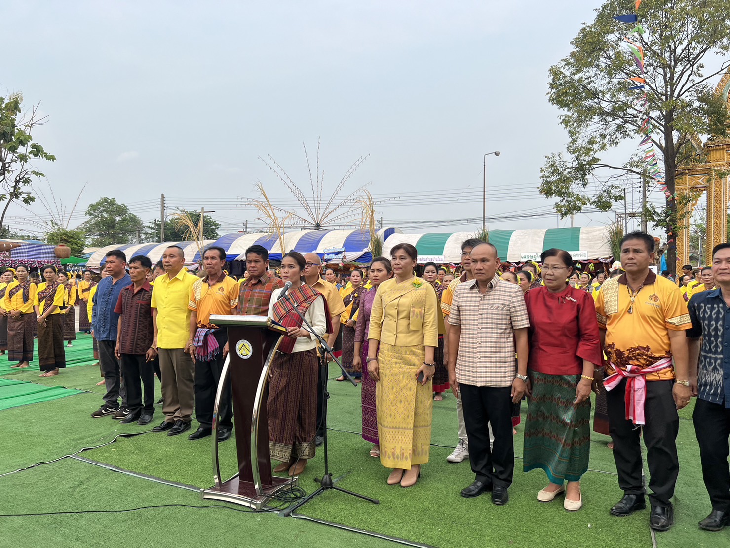 ? พช.ขอนแก่น : ร่วมงานแผ่นดินพระเจ้าใหญ่รวมใจของดีอำเภอซำสูง พิธีรำบวงสรวงองค์หลวงปู่พระเจ้าใหญ่ ณ วัดโพธิ์ชัย บ้านกระนวน อ.ซำสูง จ.ขอนแก่น