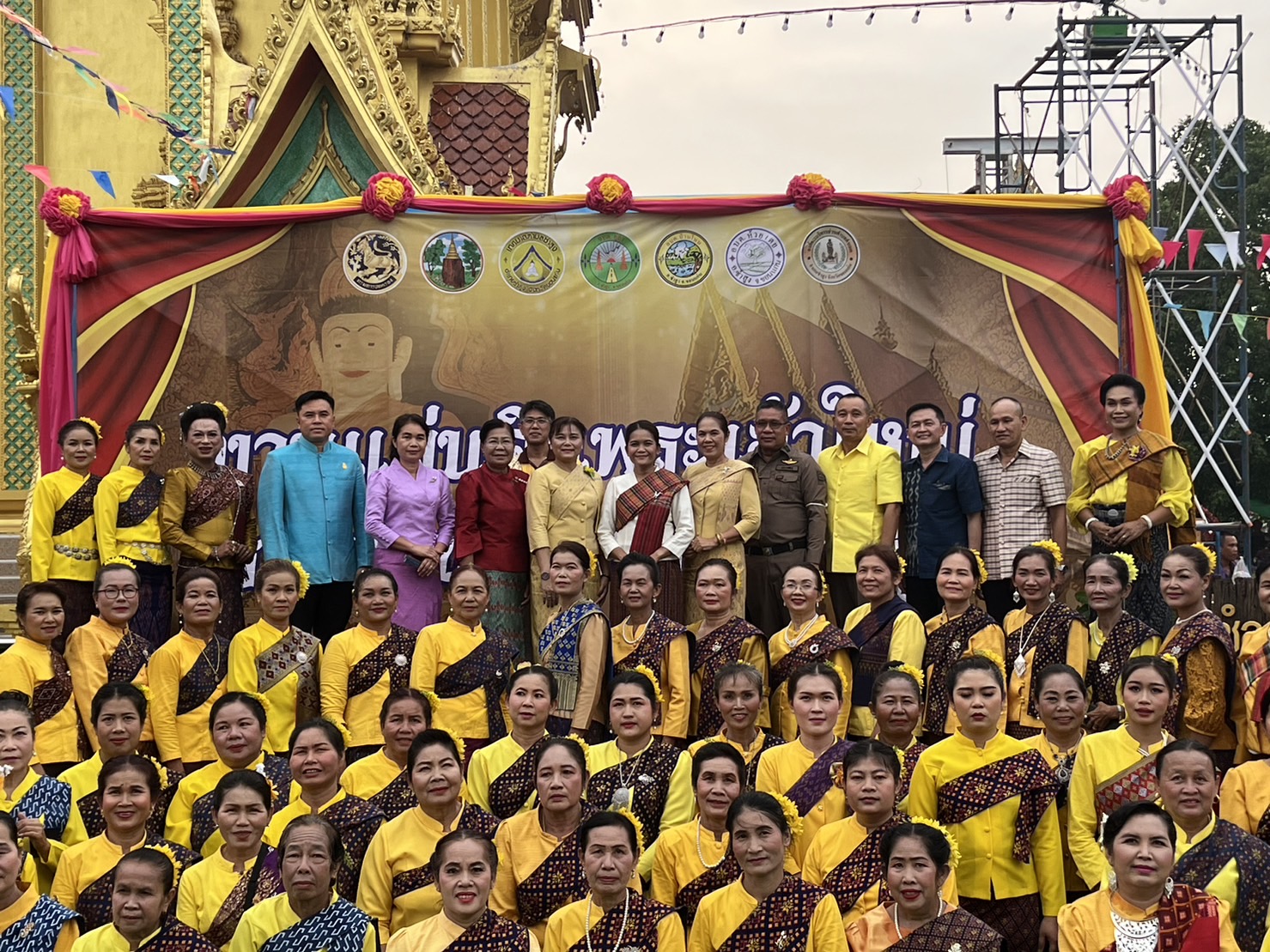 ? พช.ขอนแก่น : ร่วมงานแผ่นดินพระเจ้าใหญ่รวมใจของดีอำเภอซำสูง พิธีรำบวงสรวงองค์หลวงปู่พระเจ้าใหญ่ ณ วัดโพธิ์ชัย บ้านกระนวน อ.ซำสูง จ.ขอนแก่น
