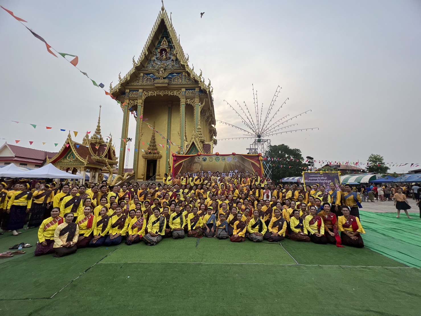 ? พช.ขอนแก่น : ร่วมงานแผ่นดินพระเจ้าใหญ่รวมใจของดีอำเภอซำสูง พิธีรำบวงสรวงองค์หลวงปู่พระเจ้าใหญ่ ณ วัดโพธิ์ชัย บ้านกระนวน อ.ซำสูง จ.ขอนแก่น