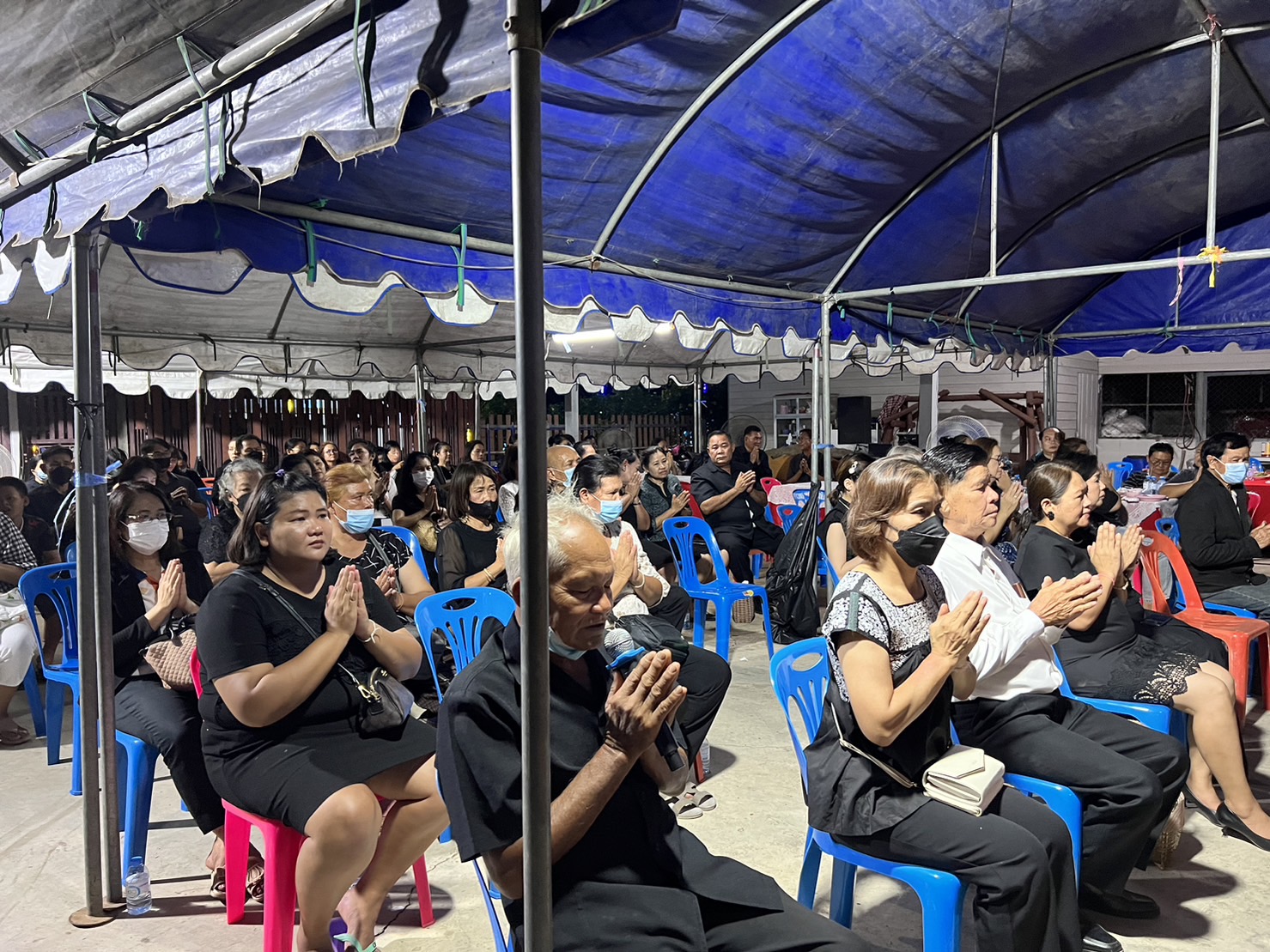 ? พช.ขอนแก่น : ร่วมเป็นเจ้าภาพฟังสวดพระอภิธรรม นายศักดา ศิริสมบัติ ตำแหน่ง พนักงานขับรถ สังกัดกลุ่มงานประสานและสนับสนุนการบริหารงานพัฒนาชุมชน สพจ.ขอนแก่น