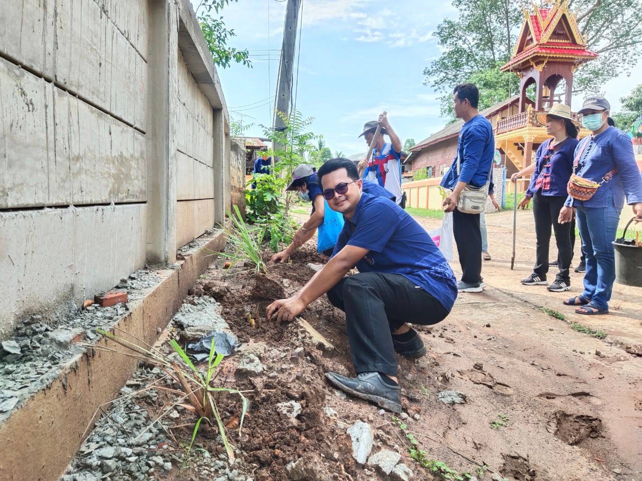 พช.ขอนแก่น : อำเภอภูผาม่าน จัดกิจกรรโครงการ 1 หมู่บ้าน 1 ทางนี้มีผลผู้คนรักกันเฉลิมพระเกียรติสมเด็จพระเจ้าพี่นางเธอเจ้าฟ้ากัลยาณิวัฒนากรมหลวงนราธิวาสราชนครินทร์เนื่องในโอกาสเฉลิมฉลองวาระครบรอบ 100 ปีวันประสูติ (6 พฤษภาคม 2566)