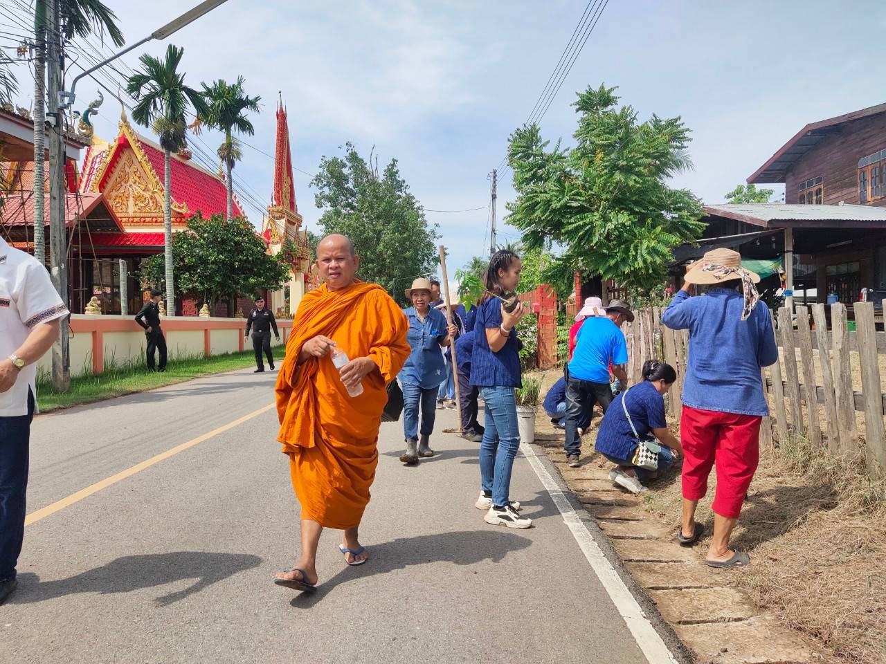 พช.ขอนแก่น : อำเภอภูผาม่าน จัดกิจกรรโครงการ 1 หมู่บ้าน 1 ทางนี้มีผลผู้คนรักกันเฉลิมพระเกียรติสมเด็จพระเจ้าพี่นางเธอเจ้าฟ้ากัลยาณิวัฒนากรมหลวงนราธิวาสราชนครินทร์เนื่องในโอกาสเฉลิมฉลองวาระครบรอบ 100 ปีวันประสูติ (6 พฤษภาคม 2566)