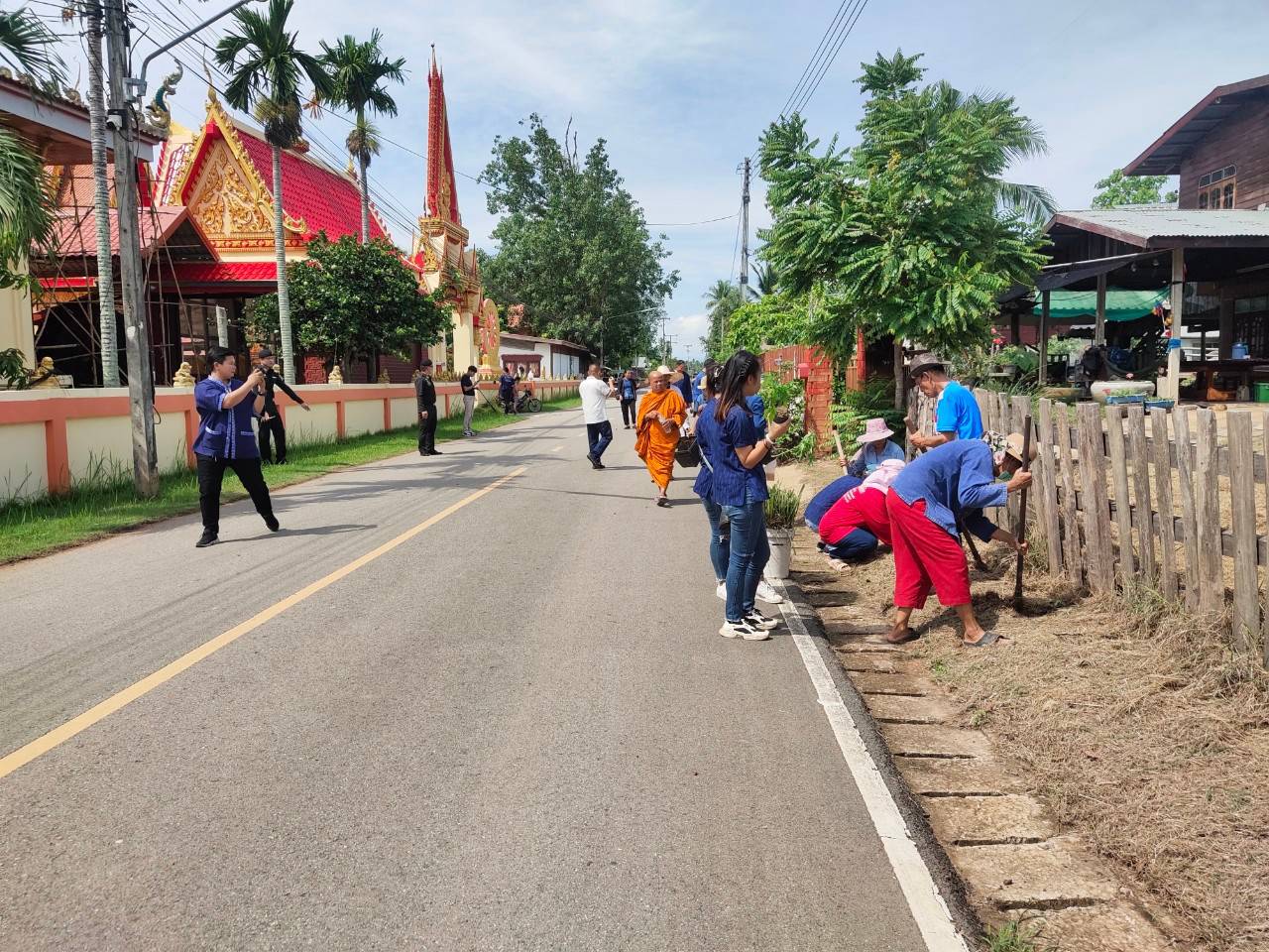 พช.ขอนแก่น : อำเภอภูผาม่าน จัดกิจกรรโครงการ 1 หมู่บ้าน 1 ทางนี้มีผลผู้คนรักกันเฉลิมพระเกียรติสมเด็จพระเจ้าพี่นางเธอเจ้าฟ้ากัลยาณิวัฒนากรมหลวงนราธิวาสราชนครินทร์เนื่องในโอกาสเฉลิมฉลองวาระครบรอบ 100 ปีวันประสูติ (6 พฤษภาคม 2566)