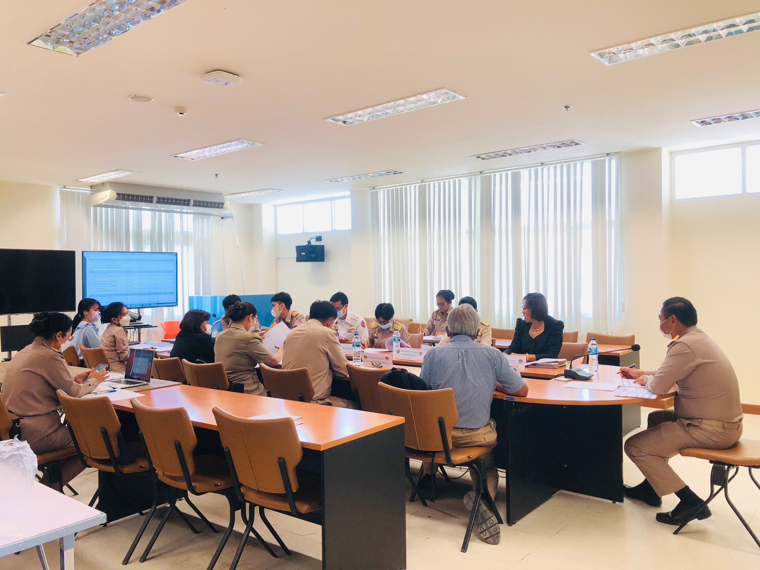 ?พช.ขอนแก่น : ประชุมคณะทำงานขับเคลื่อนการดำเนินงานขจัดความยากจนและพัฒนาคนทุกช่วงวัยอย่างยั่งยืนตามหลักปรัชญาของเศรษฐกิจพอเพียง ตามภารกิจ ๗ มิติ ระดับจังหวัด (รายทีม)