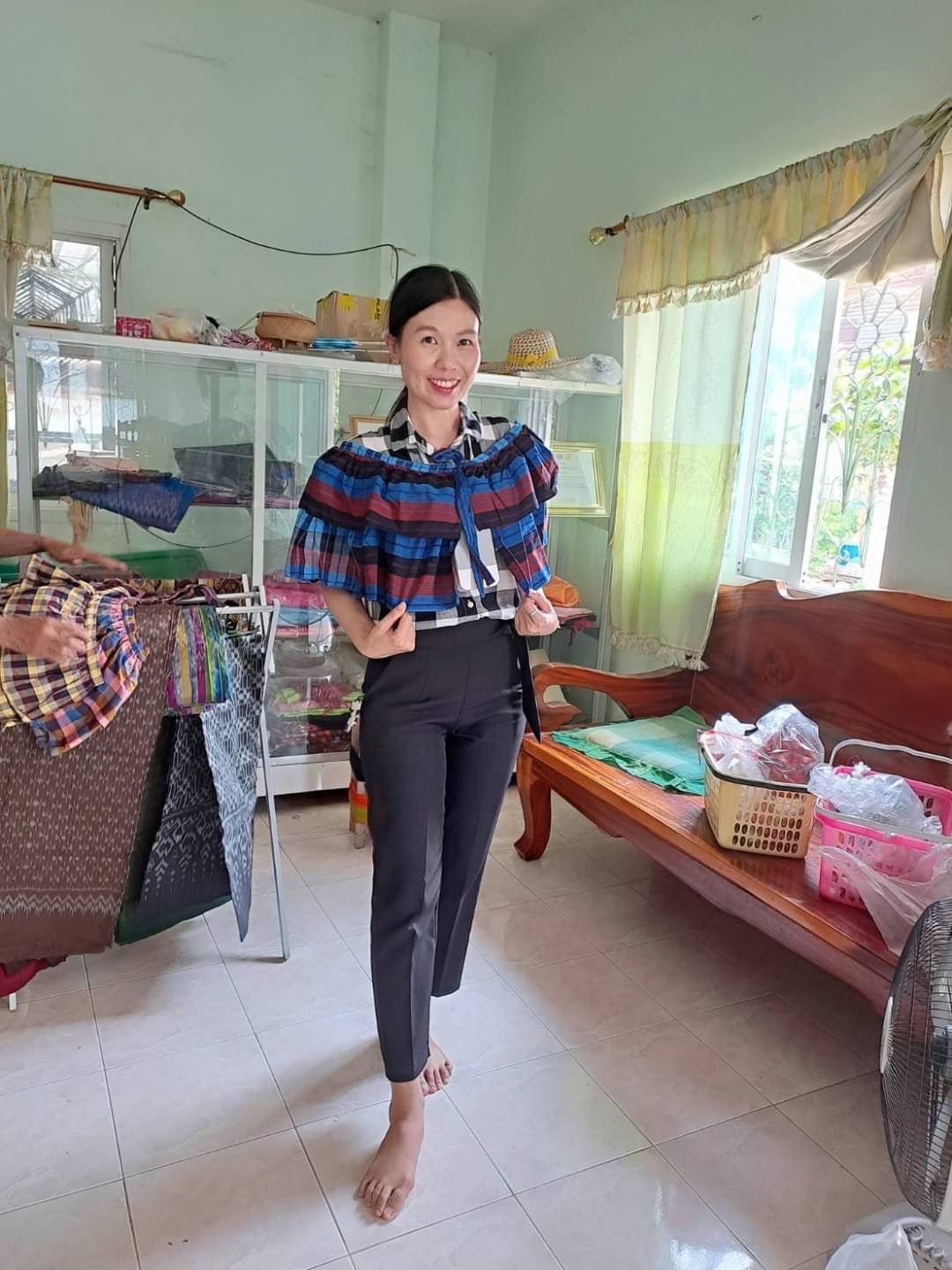 พช.ขอนแก่น : อำเภอพล ลงพื้นที่ติดตามการดำเนินงานกลุ่มทอผ้าบ้านหนองบัว หมู่ที่ 3 ตำบลโสกนกเต็น