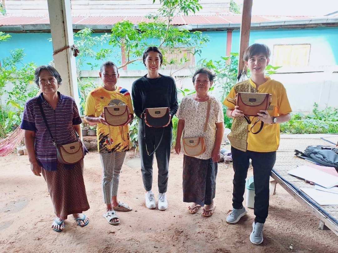พช.ขอนแก่น : อำเภอพล ติดตามการดำเนินงานกลุ่มผลิตภัณฑ์ชุมชน (OTOP) ในพื้นที่