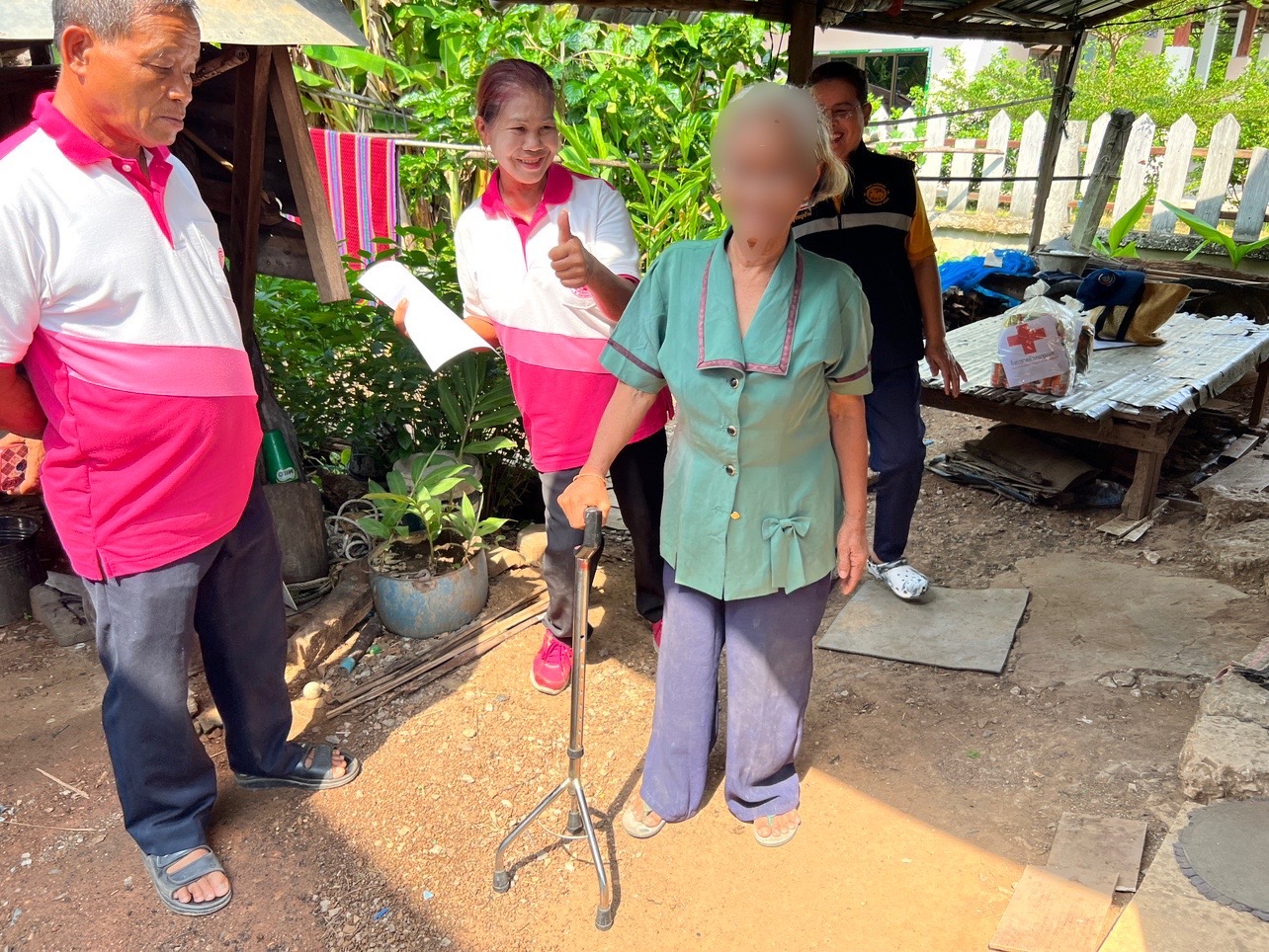 พช.ขอนแก่น : อำเภอชุมแพ ลงพื้นที่สำรวจ ตรวจเยี่ยมและให้กำลังใจ ครัวเรือนตกเกณฑ์ มิติด้านที่อยู่อาศัย ตำบลชุมแพ