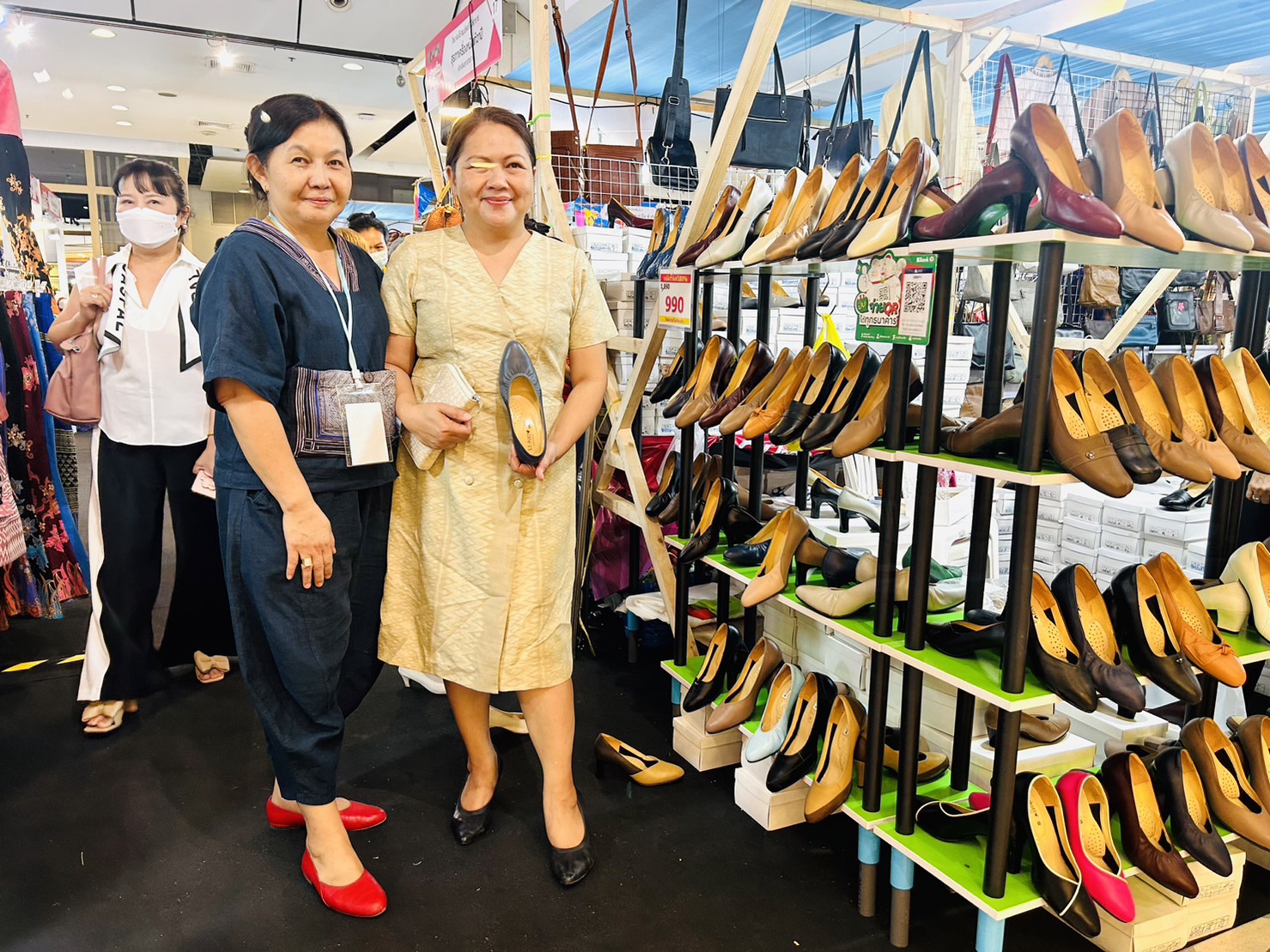 ? พช.ขอนแก่น : ร่วมงานพาณิชย์จังหวัดมหาสารคาม จัดงานมหกรรมสิ่งทอและของดีสินค้าเด่น ร้อยแก่นสารสินธุ์ 2566