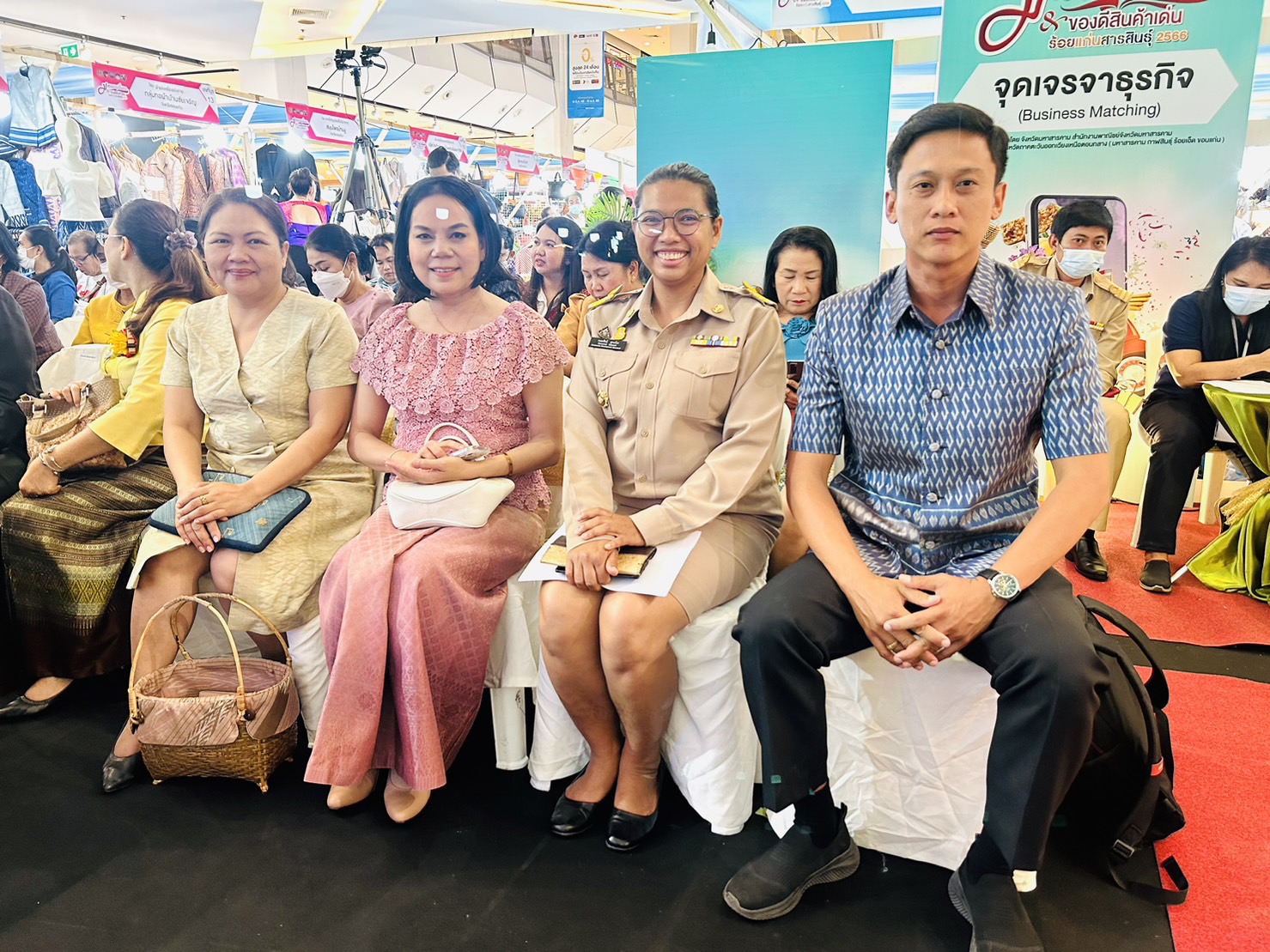 ? พช.ขอนแก่น : ร่วมงานพาณิชย์จังหวัดมหาสารคาม จัดงานมหกรรมสิ่งทอและของดีสินค้าเด่น ร้อยแก่นสารสินธุ์ 2566