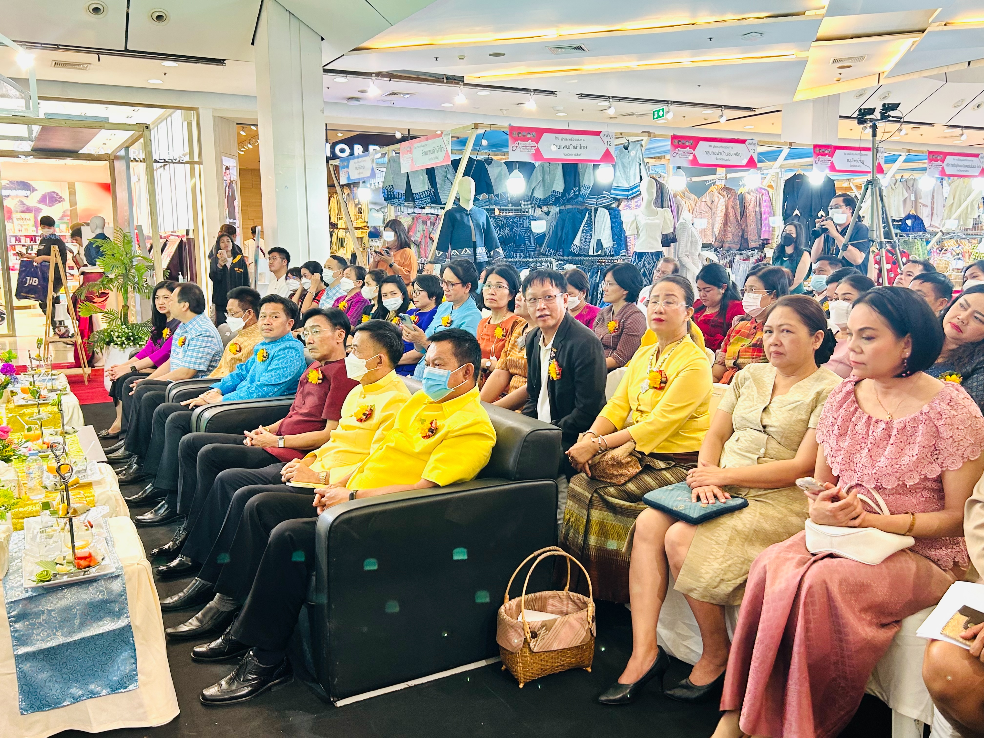 ? พช.ขอนแก่น : ร่วมงานพาณิชย์จังหวัดมหาสารคาม จัดงานมหกรรมสิ่งทอและของดีสินค้าเด่น ร้อยแก่นสารสินธุ์ 2566