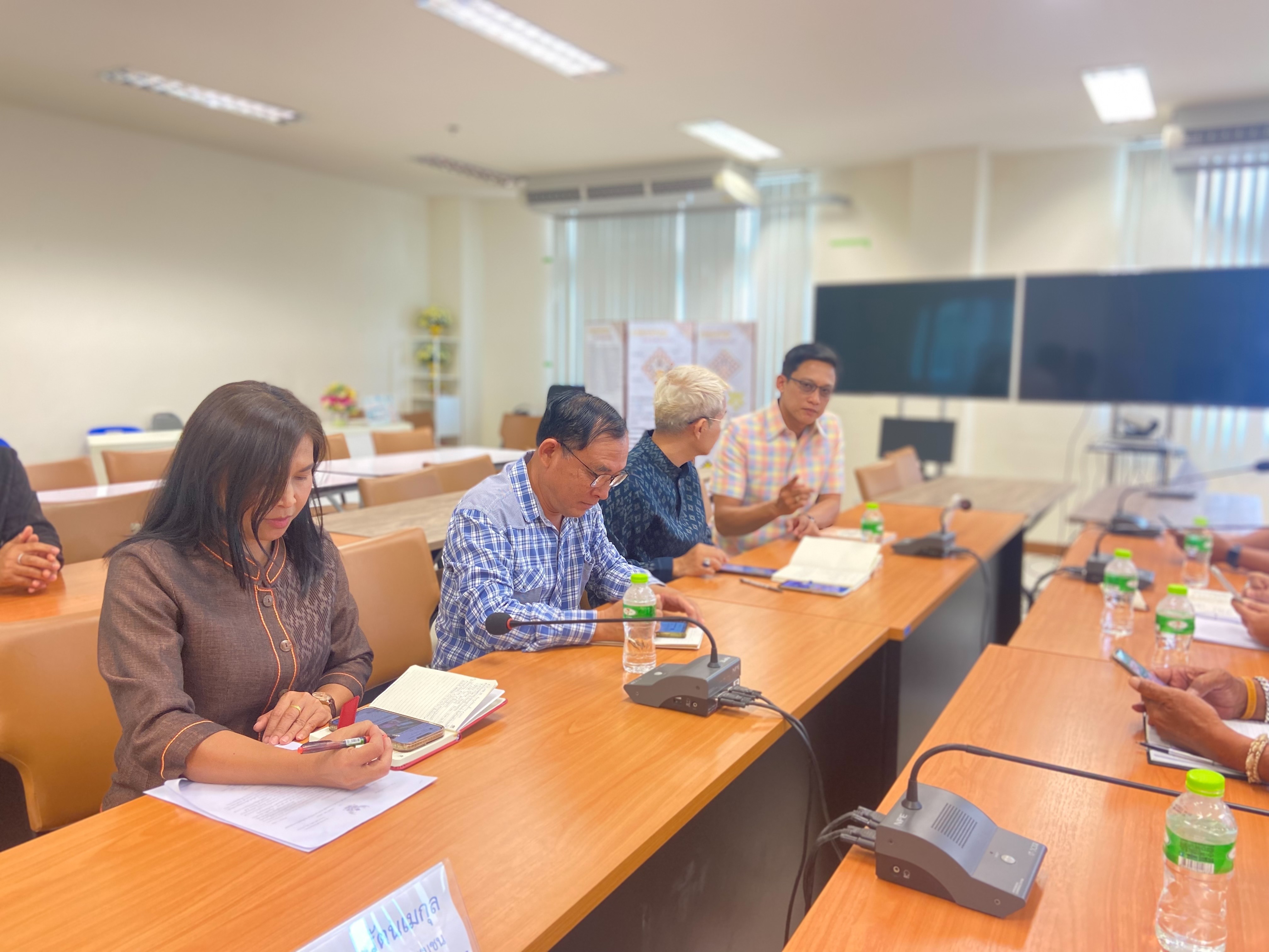 ? พช.ขอนแก่น : ประชุมเตรียมความพร้อมการจัดงานมหกรรมแสดงและจำหน่ายสินค้า “ของดีชายแดนใต้ & OTOP ทั่วไทย ร่วมใจสู่เมืองหมอแคน” ประจำปี 2566