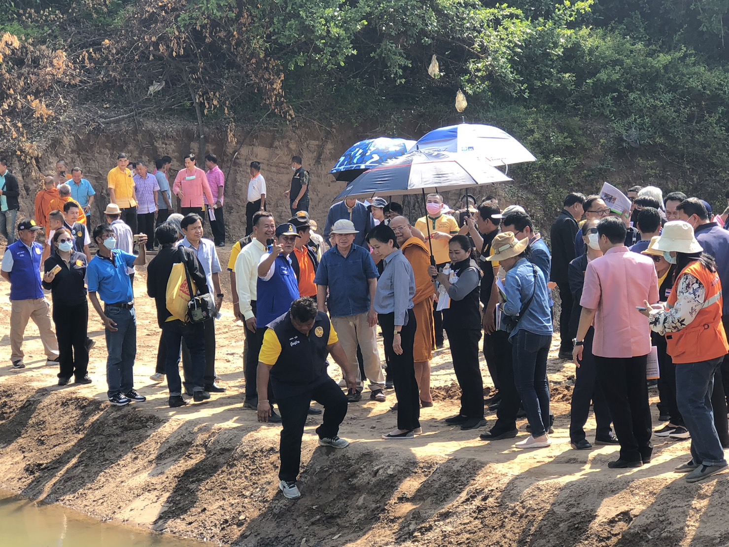 ?พช.ขอนแก่น : ร่วมพิธีเปิดโครงการก่อสร้างฝ่ายน้ำลันบริเวณลำน้ำชี ณ บริเวณท่าสูบน้ำท่าหนองแดง อำเภอแวงน้อย