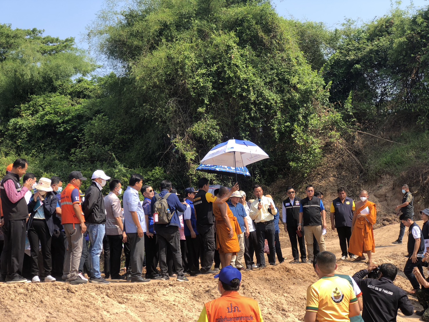 ?พช.ขอนแก่น : ร่วมพิธีเปิดโครงการก่อสร้างฝ่ายน้ำลันบริเวณลำน้ำชี ณ บริเวณท่าสูบน้ำท่าหนองแดง อำเภอแวงน้อย