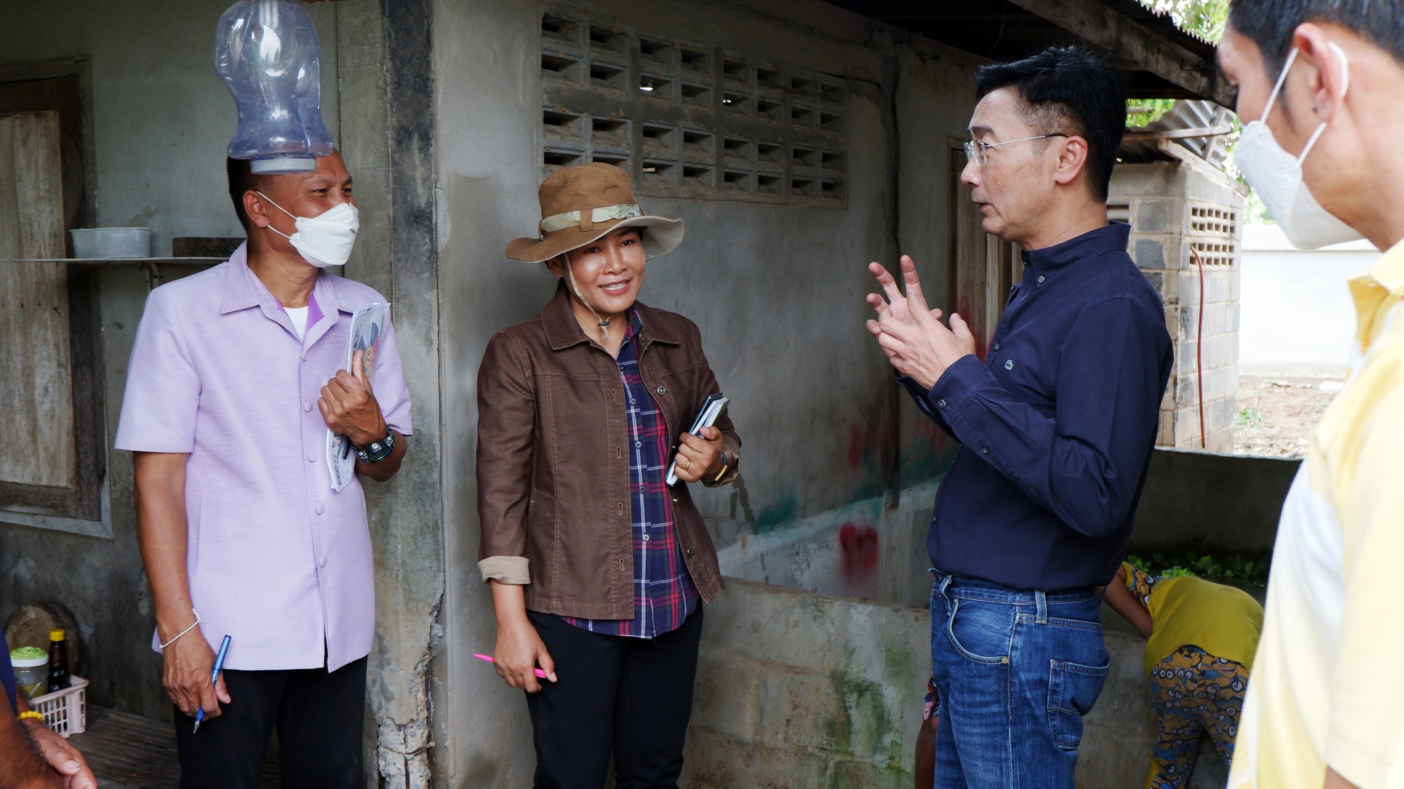 ? จังหวัดขอนแก่น : รองผู้ว่าฯ ขอนแก่น (นายชาญชัย ศรศรีวิชัย) ลงพื้นที่สำรวจ ครัวเรือนยากจน ตามแนวทางการขจัดความยากจนและพัฒนาคนทุกช่วงวัยอย่างยั่งยืน ตามหลักปรัชญาของเศรษฐกิจพอเพียง ในพื้นที่ อำเภอโนนศิลา
