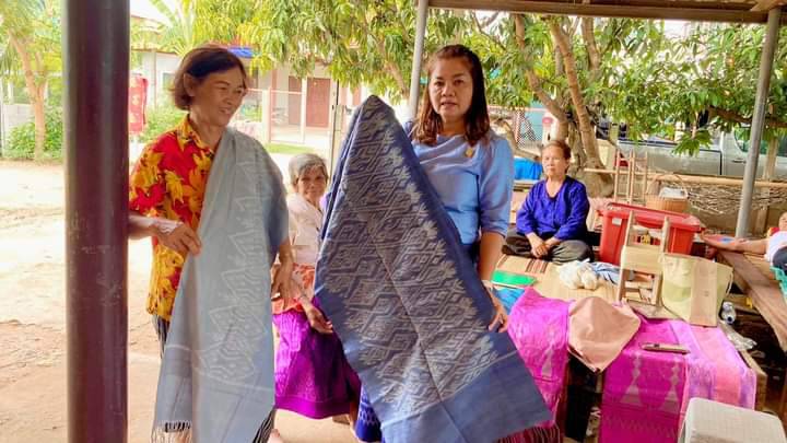 ? พช.ขอนแก่น : ลงพื้นที่สำรวจกลุ่มทอผ้าพื้นเมืองบ้านโนนดงมัน หมู่ที่ 6 ตำบลสะอาด อำเภอน้ำพอง เพื่อรับการตรวจราชการของผู้ตรวจราชการกระทรวงมหาดไทย