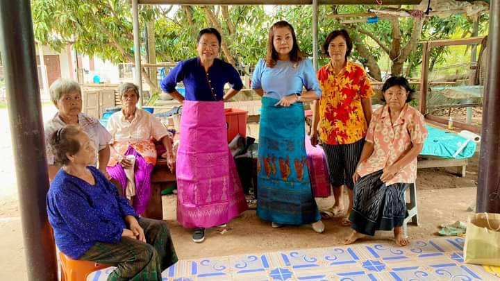 ? พช.ขอนแก่น : ลงพื้นที่สำรวจกลุ่มทอผ้าพื้นเมืองบ้านโนนดงมัน หมู่ที่ 6 ตำบลสะอาด อำเภอน้ำพอง เพื่อรับการตรวจราชการของผู้ตรวจราชการกระทรวงมหาดไทย