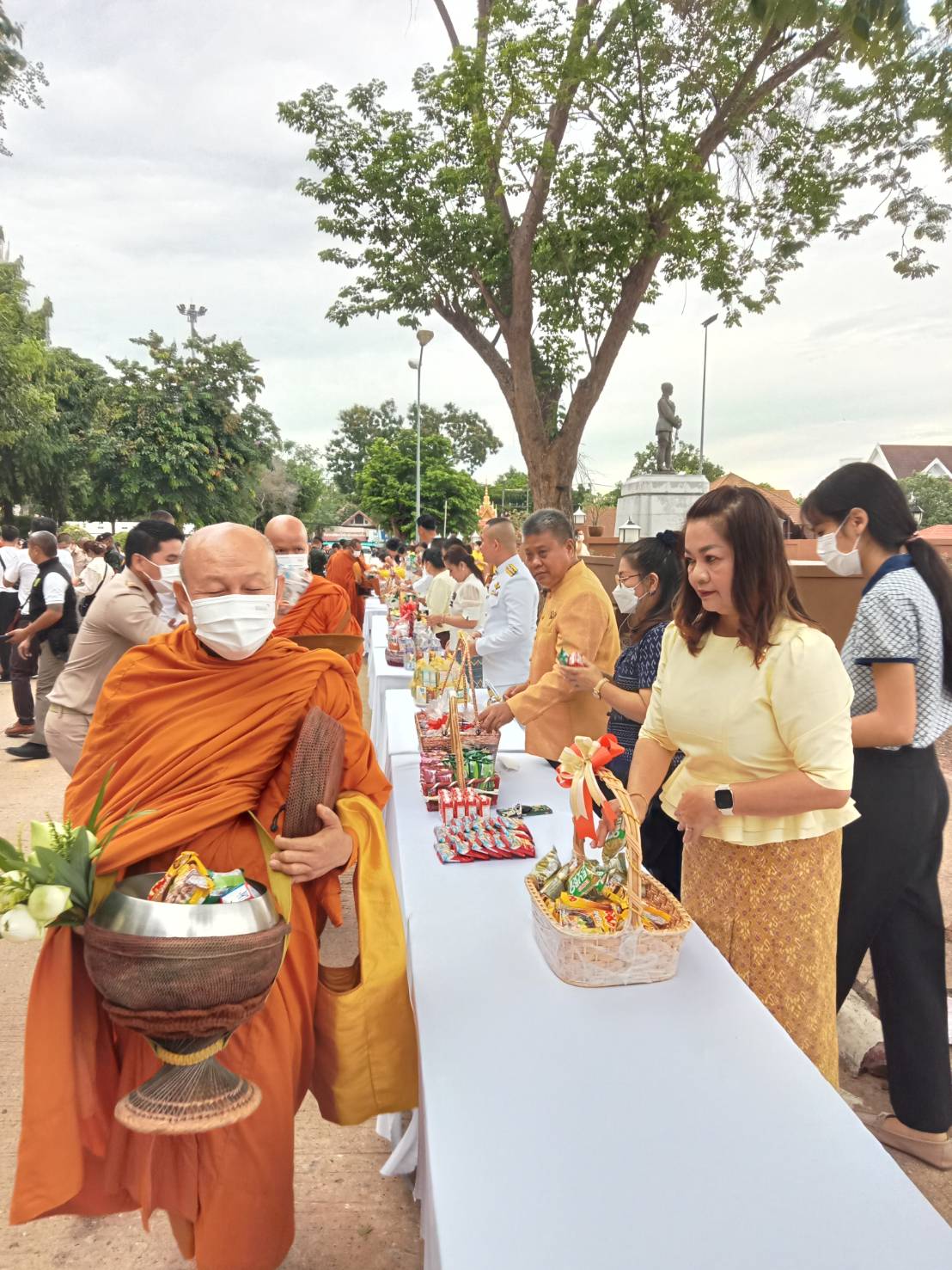 ? จังหวัดขอนแก่น : ประกอบพิธีทำบุญตักบาตรถวายพระกุศล งานฉลองพระชนมายุ 8 รอบ สมเด็จพระอริยวงศาคตญาณ สมเด็จพระสังฆราช สกลมหาสังฆปริณายก 26 มิถุนายน 2566